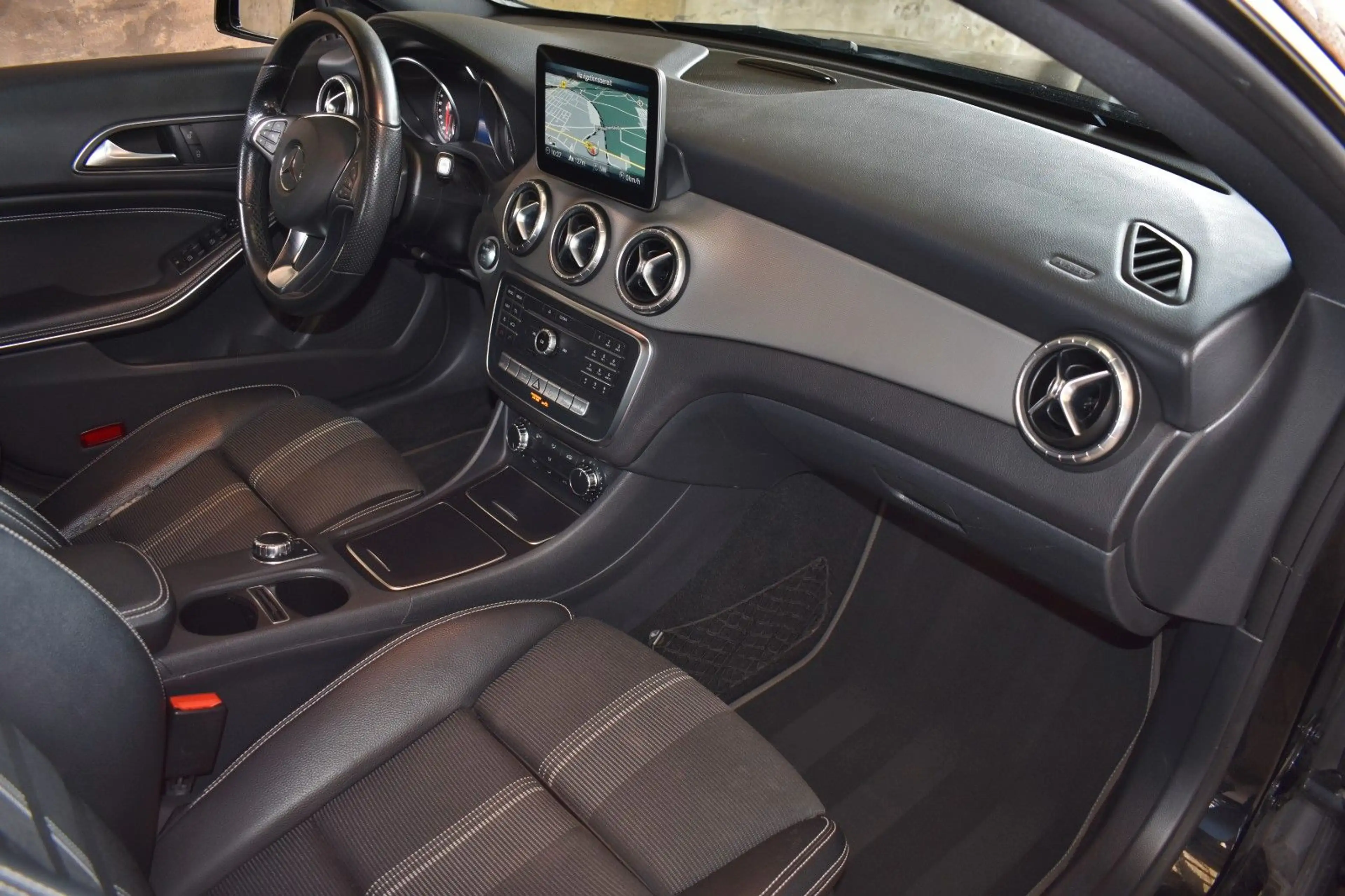 Mercedes-Benz CLA 180 SHEFT ACC NAVI LED KAMERA TLEDER 18" — photo 11