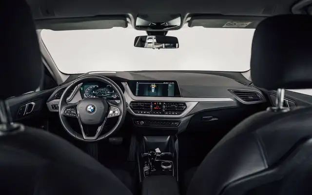 BMW 1 Series view 13