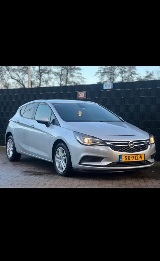 Opel Astra 1.6 CDTI Business+ bj 2016 Navi Airco AppleCarplay Grijs - 1