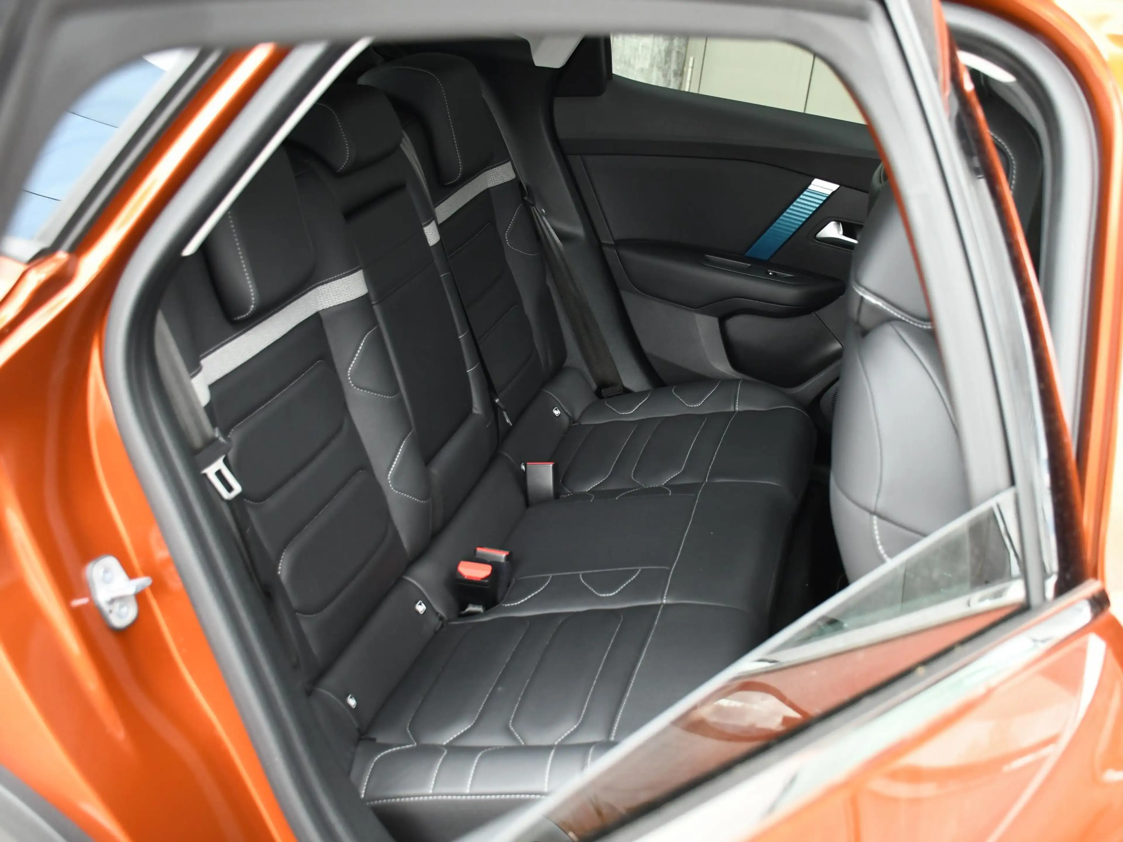 Citroen E-C4 Electric Shine Pack Business 50 kWh 136pk Automaat PANO | L — photo 14