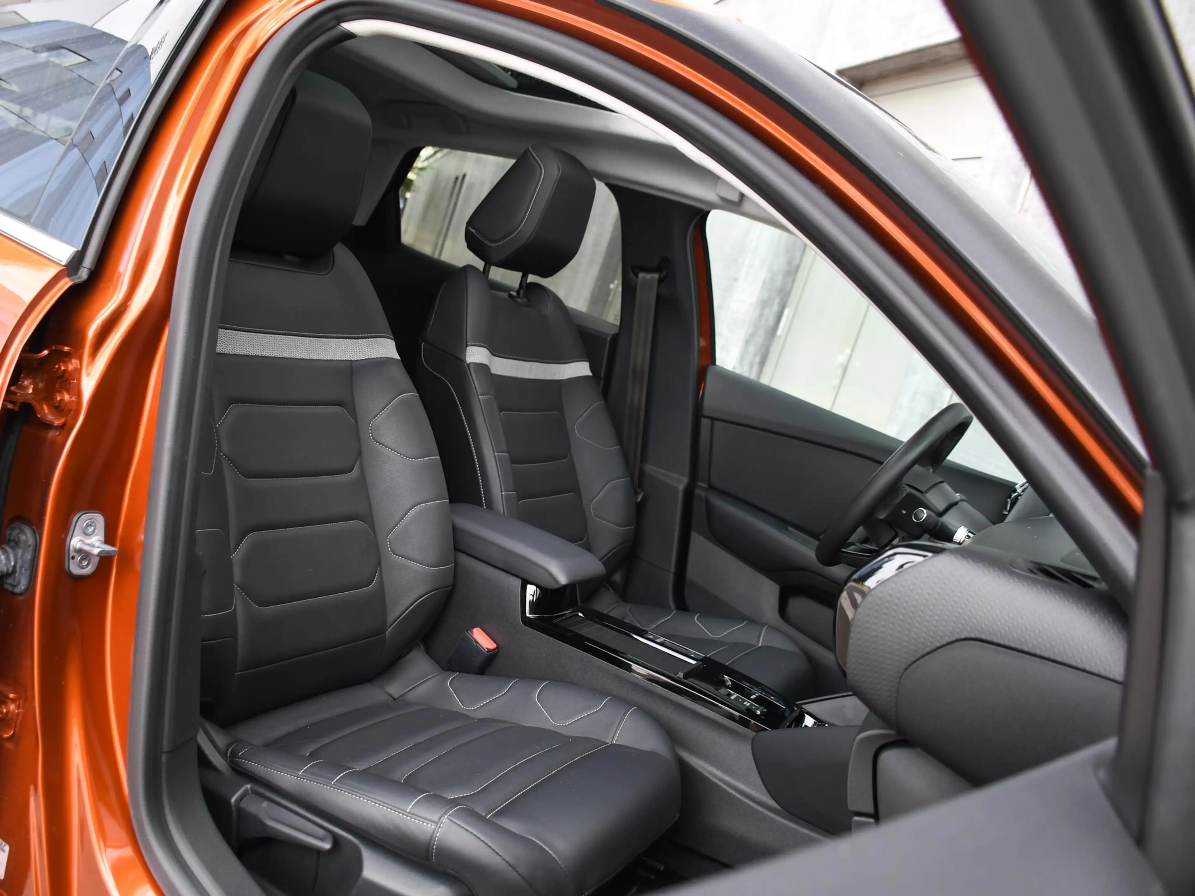 Citroen E-C4 Electric Shine Pack Business 50 kWh 136pk Automaat PANO | L — photo 12