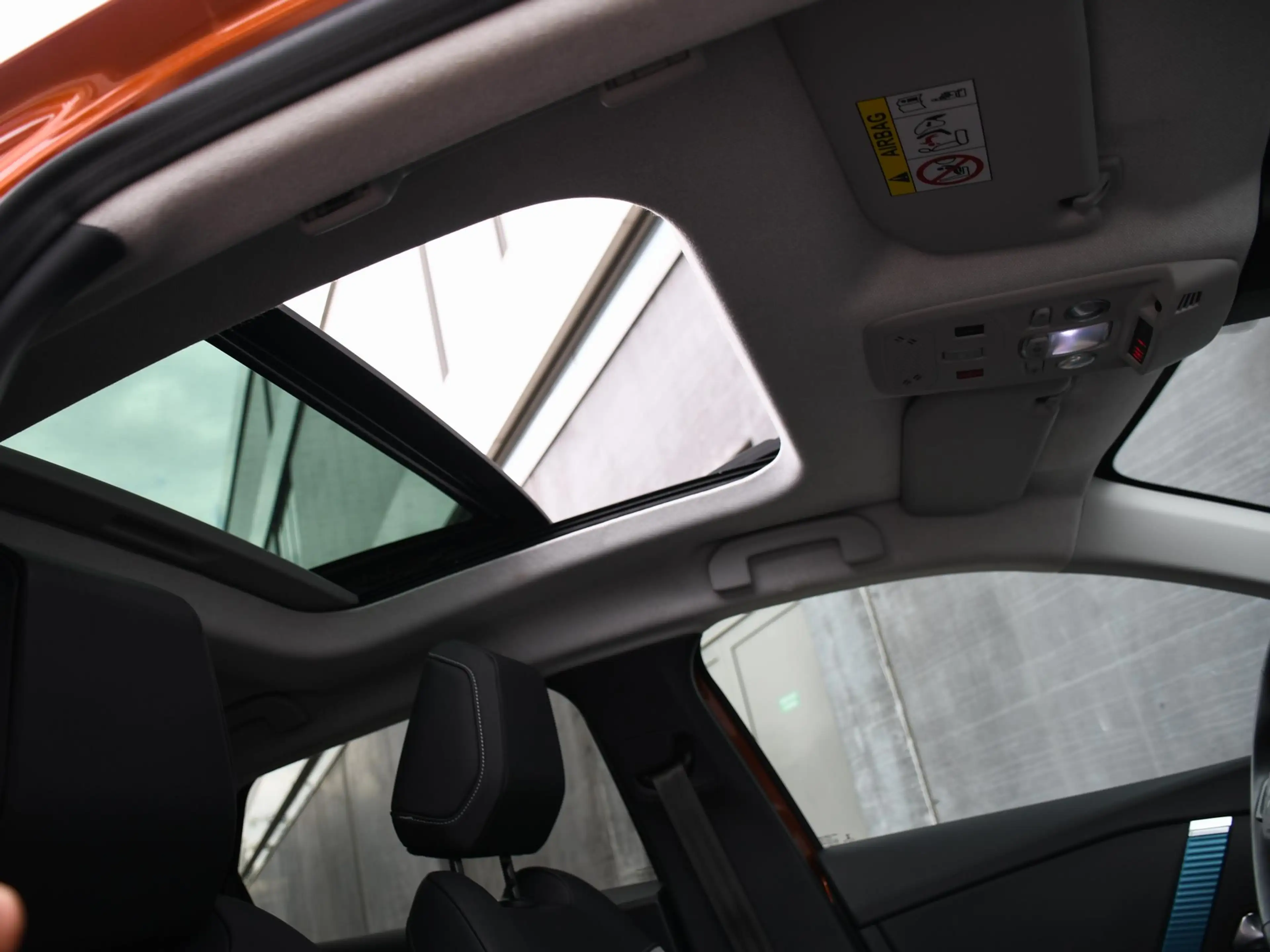 Citroen E-C4 Electric Shine Pack Business 50 kWh 136pk Automaat PANO | L — photo 13