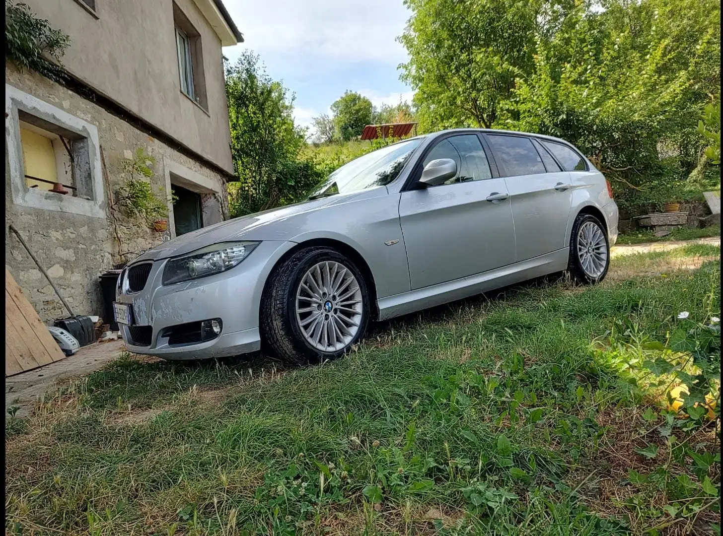 BMW 318 Serie 3 Touring 318d 2.0 pelle 143cv Grigio - 2