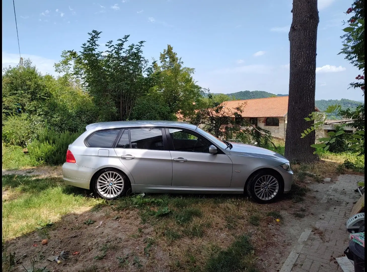 BMW 318 Serie 3 Touring 318d 2.0 pelle 143cv Grigio - 1
