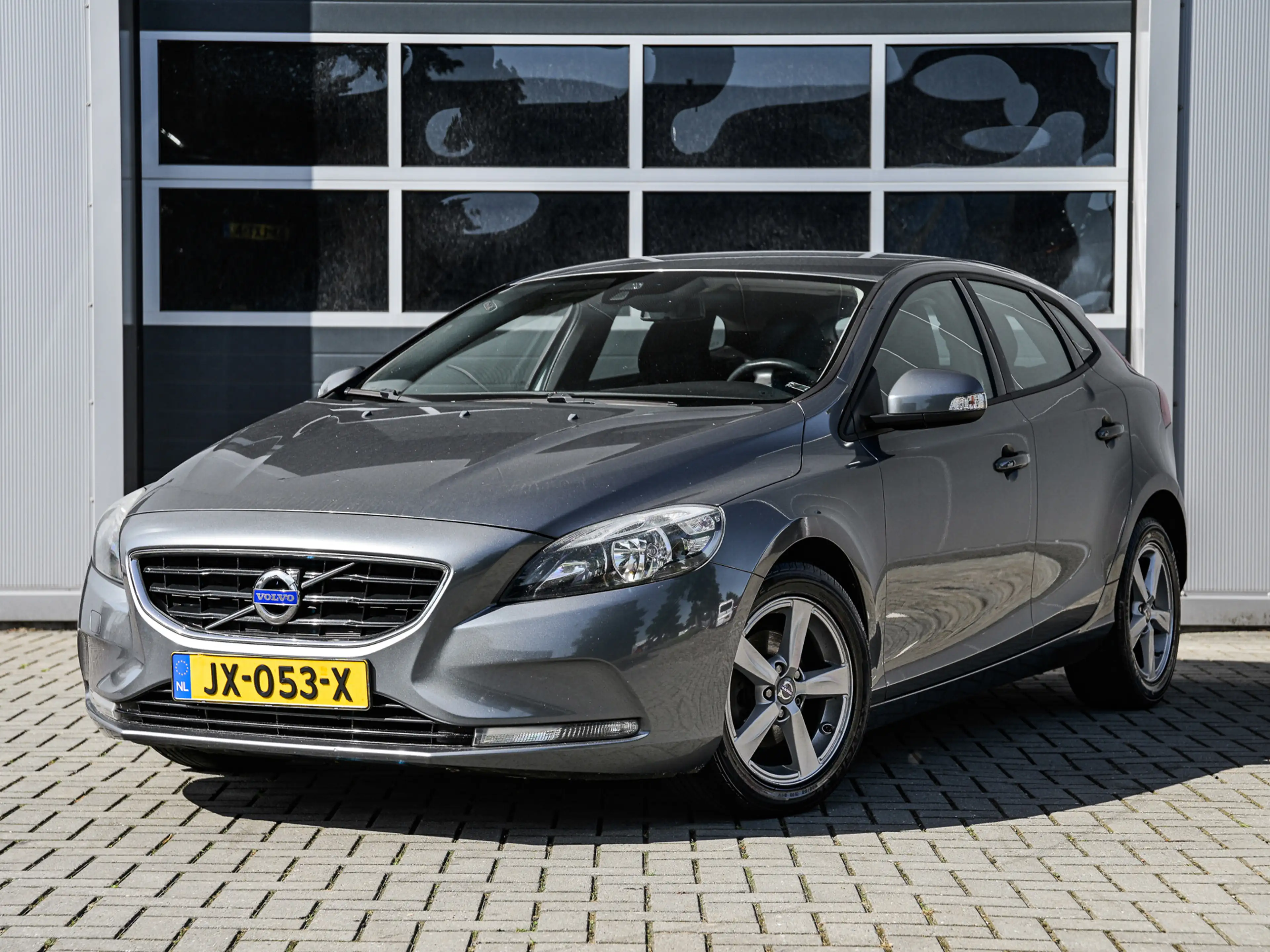 Volvo V40 1.6 D2 Momentum | Navi | Climate control | Cruise