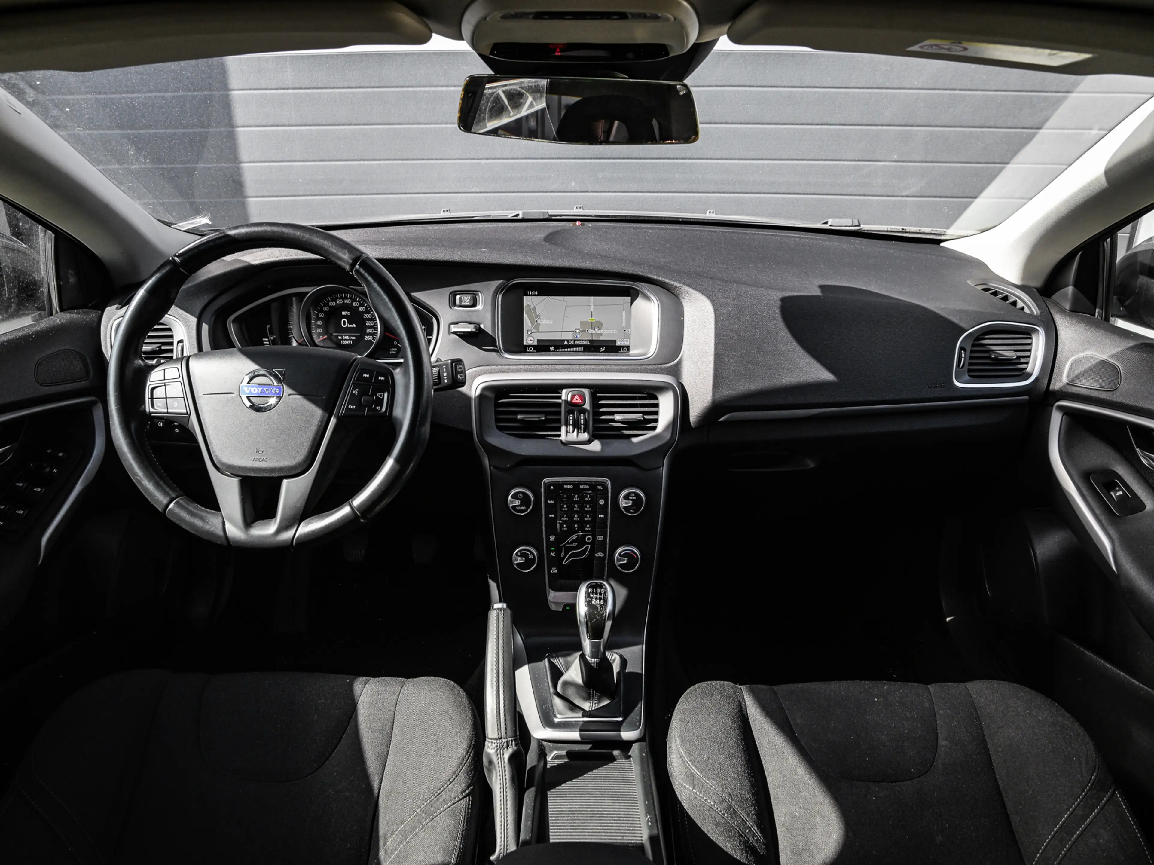 Volvo V40 1.6 D2 Momentum | Navi | Climate control | Cruise — photo 3