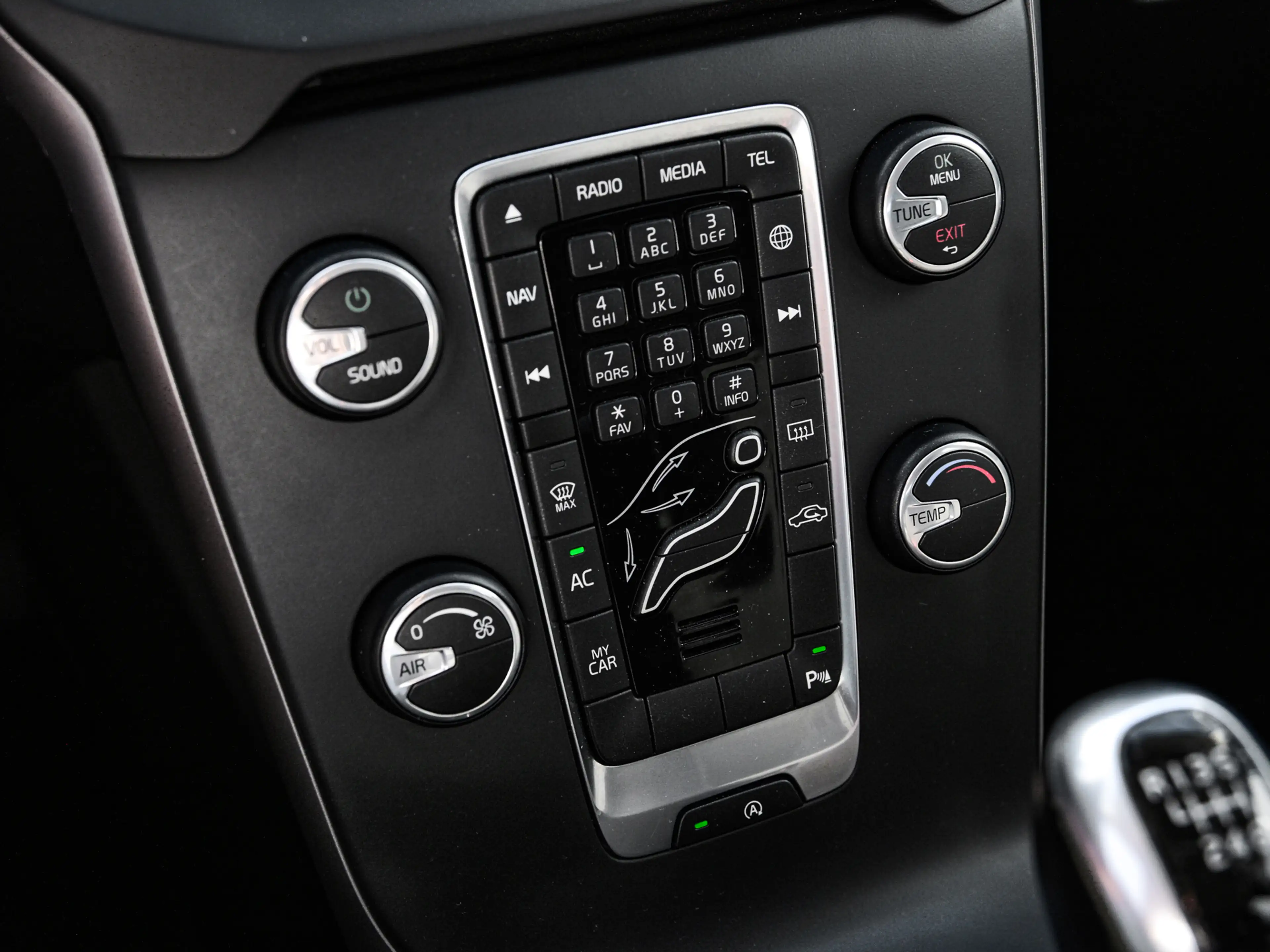 Volvo V40 1.6 D2 Momentum | Navi | Climate control | Cruise — photo 11