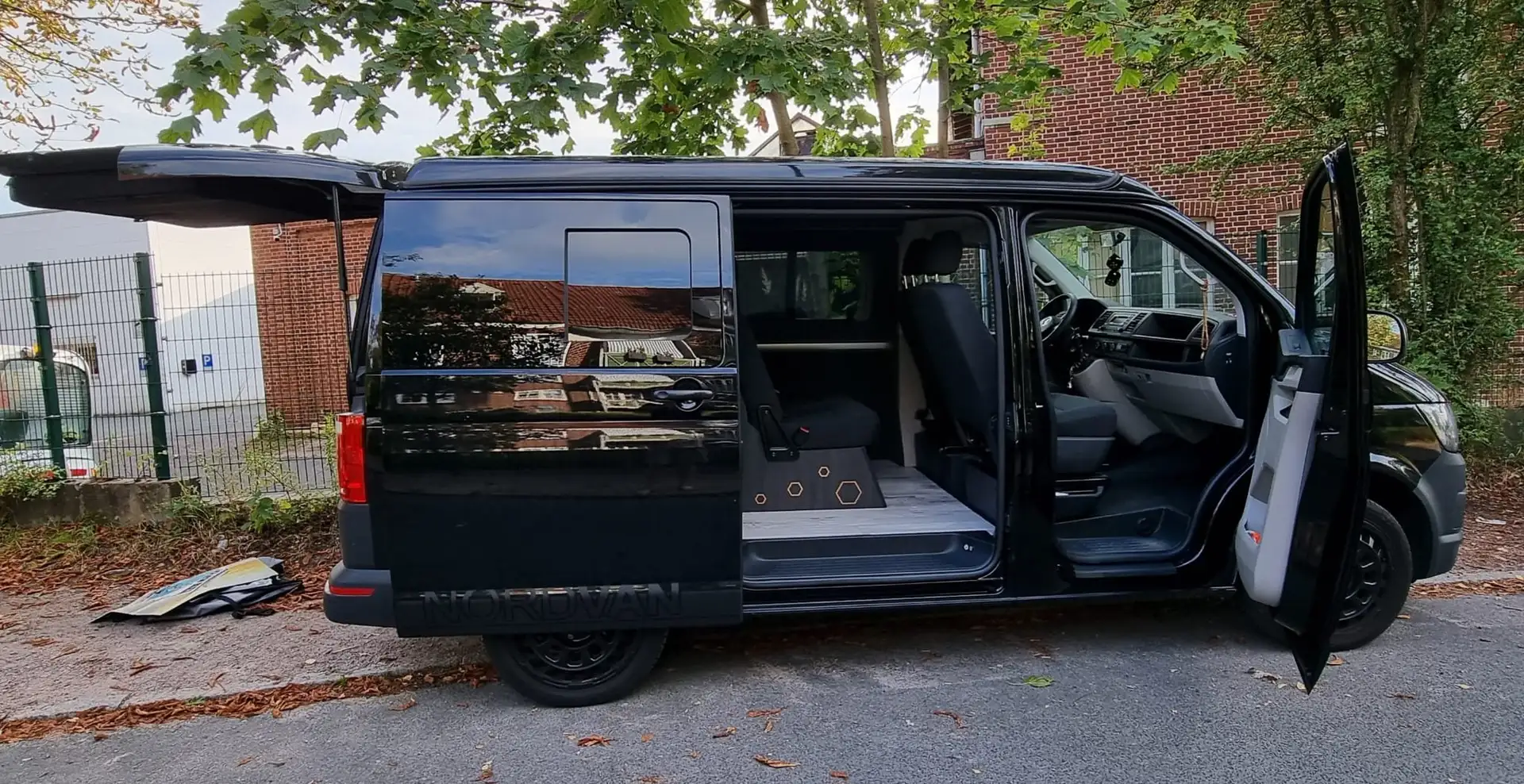 Volkswagen T6.1 Transporter Schwarz - 2