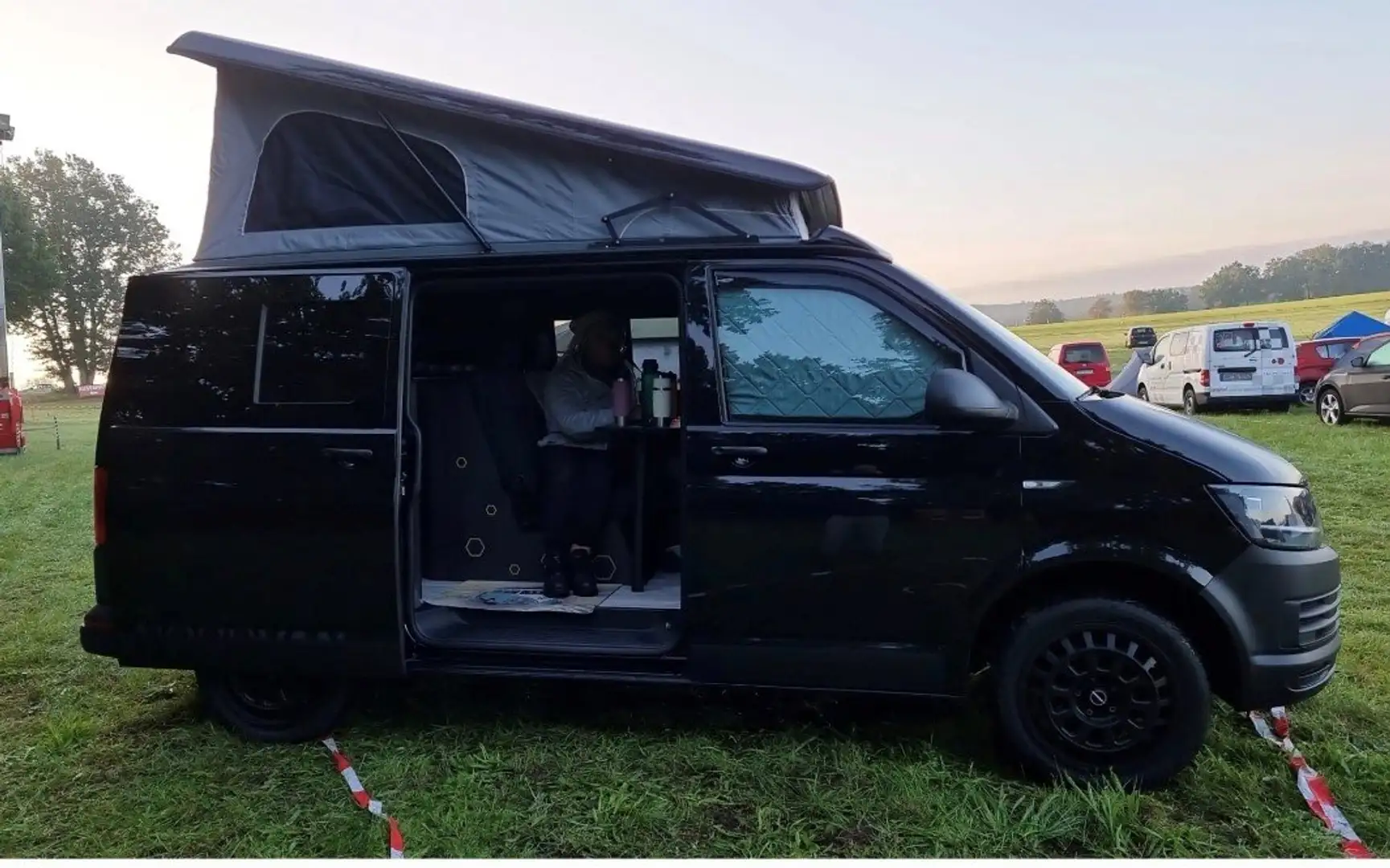 Volkswagen T6.1 Transporter Schwarz - 1