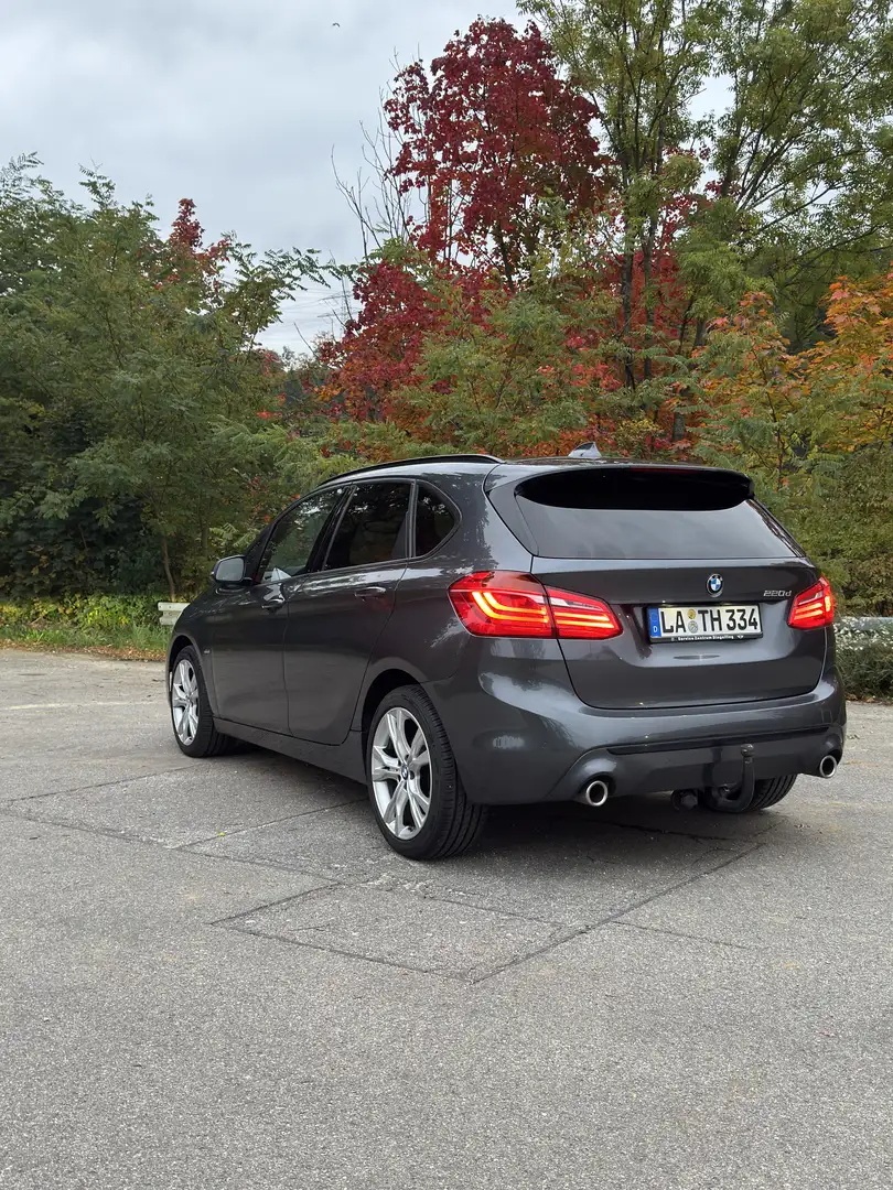 BMW 220 220d Active Tourer Aut. Sport Line Grau - 2