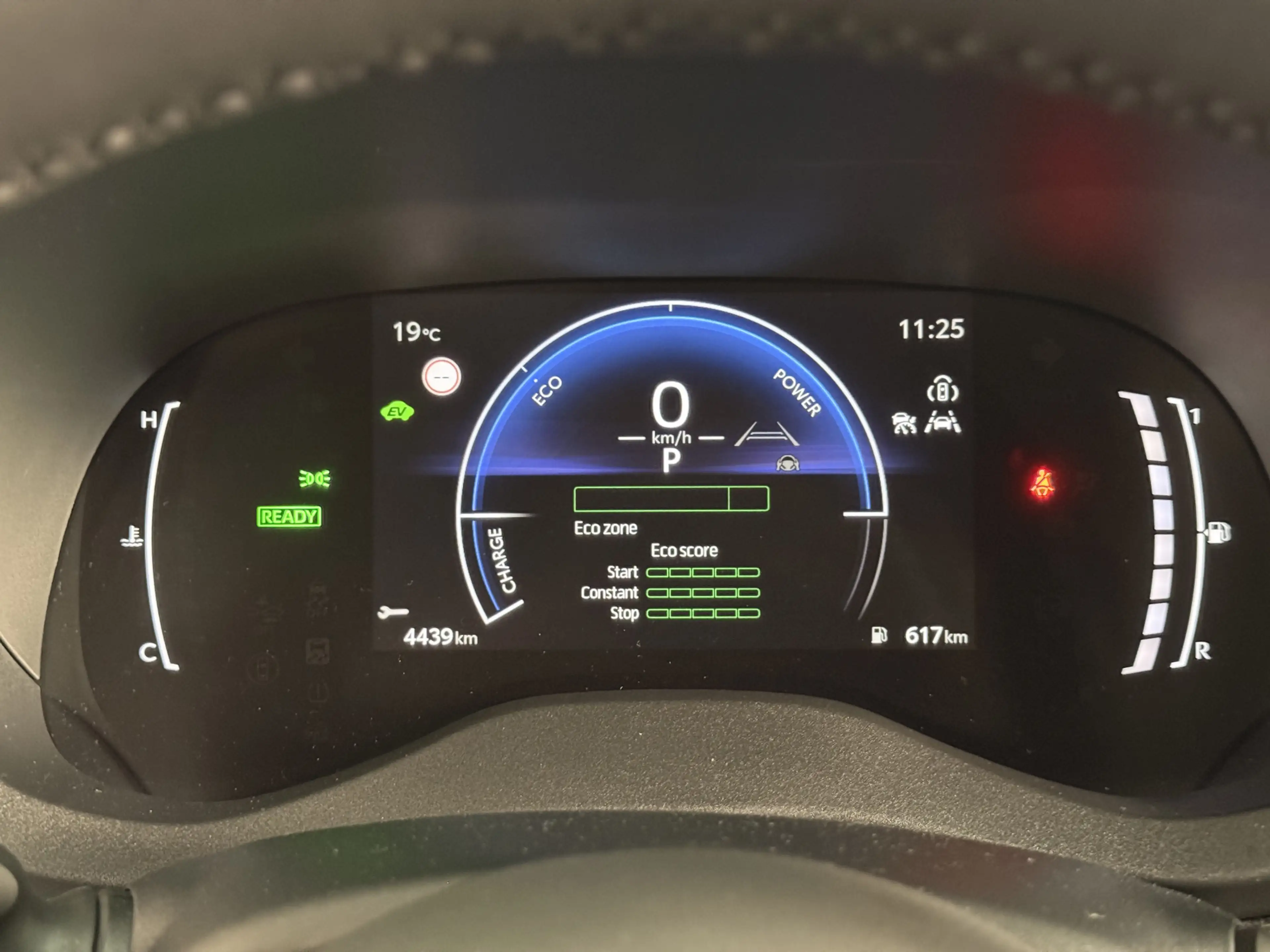 Toyota Yaris Cross 1.5 Hybrid 115 First Edition + Winterpack | Stoel — photo 11