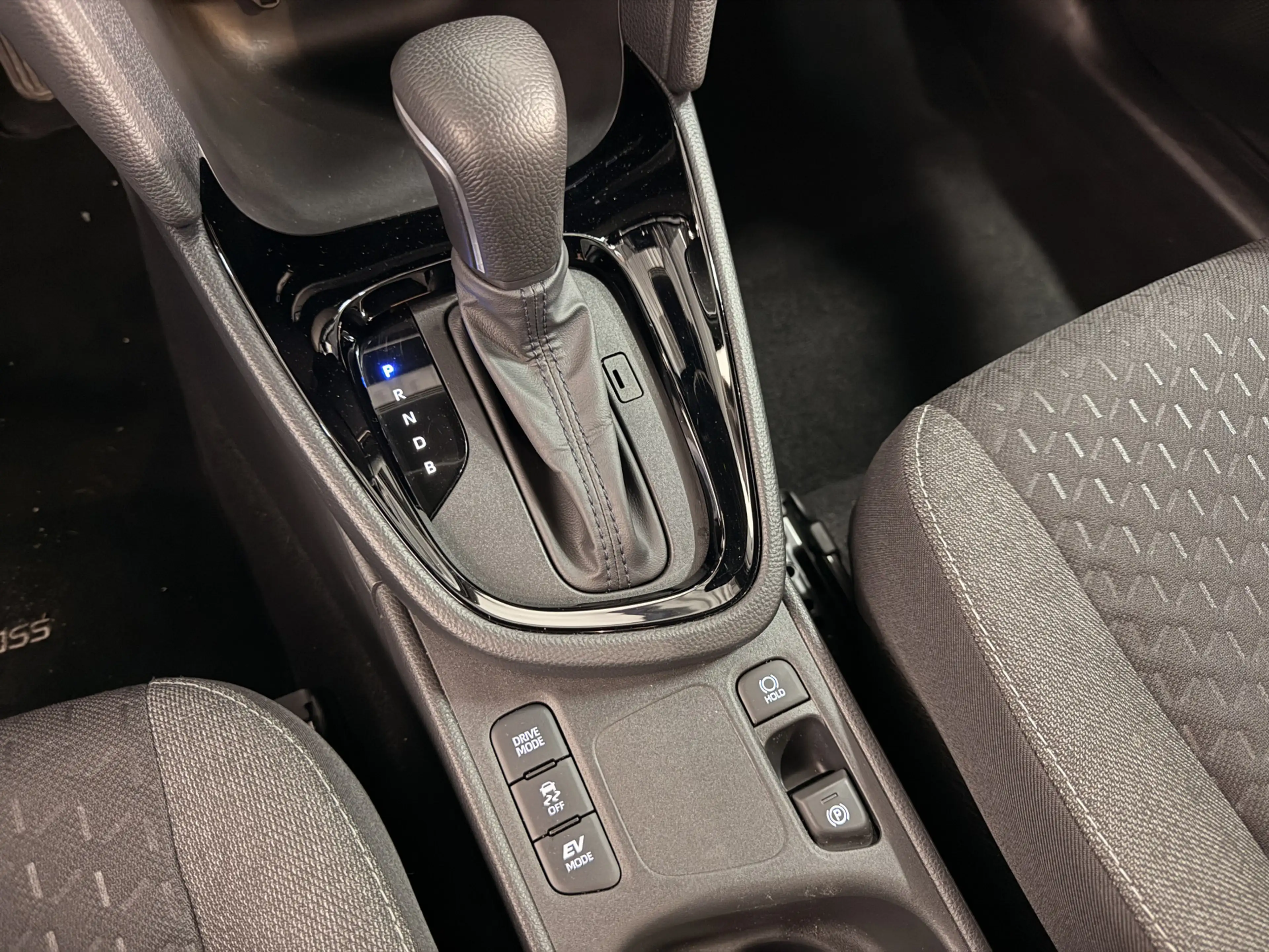 Toyota Yaris Cross 1.5 Hybrid 115 First Edition + Winterpack | Stoel — photo 15