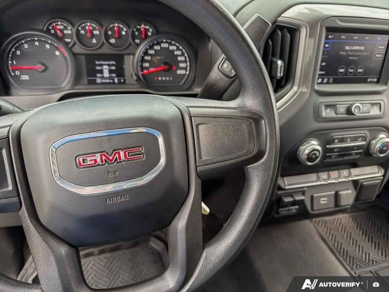 GMC Sierra 1500 снимка GMC Sierra 1500