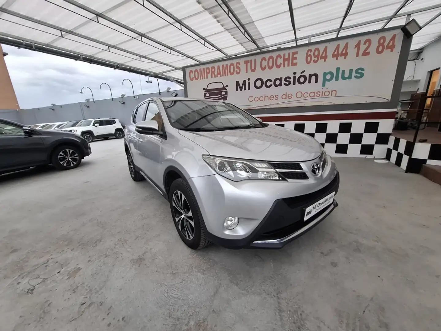 Toyota RAV4 120D Advance AWD Plateado - 2