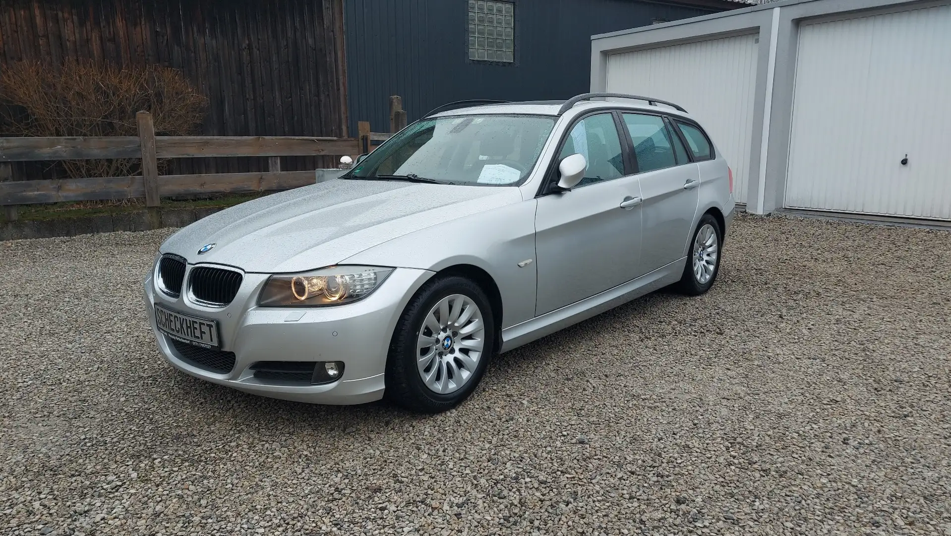 BMW 318 318i*Navi*Xenon*Standhz.*AHK*Pano*SHZ*Alu*SH* Grau - 2