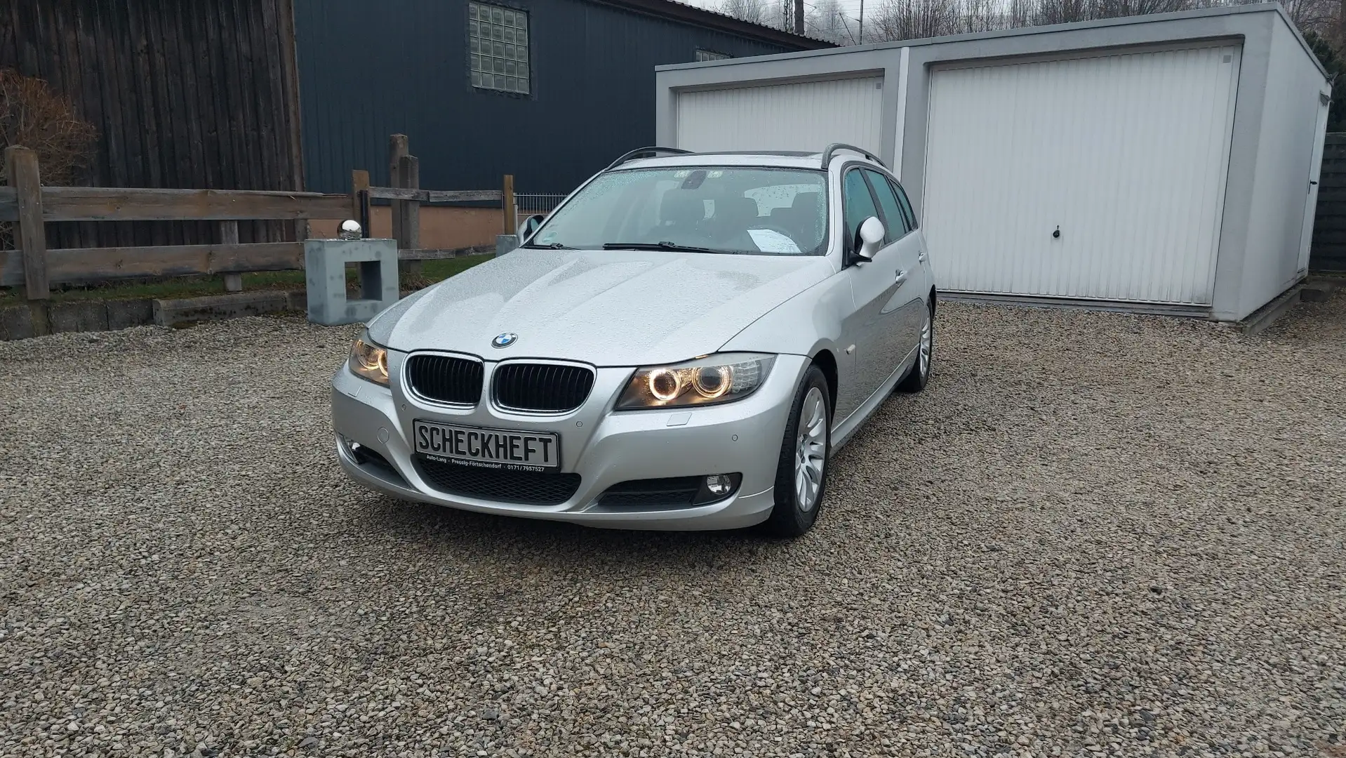BMW 318 318i*Navi*Xenon*Standhz.*AHK*Pano*SHZ*Alu*SH* Grau - 1
