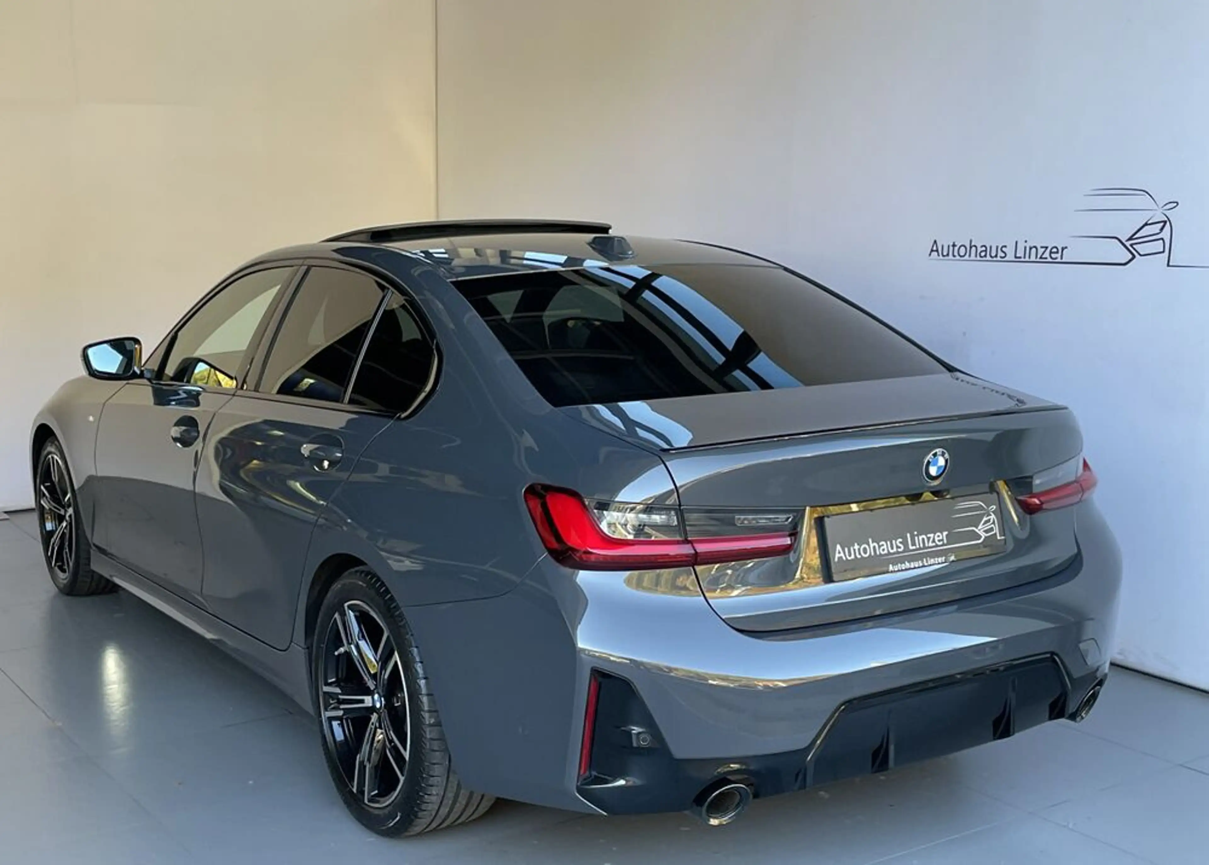BMW 320 i M *LED*HuD*SchiebeD*H&K*LenkradH*MEMO*KeyGo* — photo 2