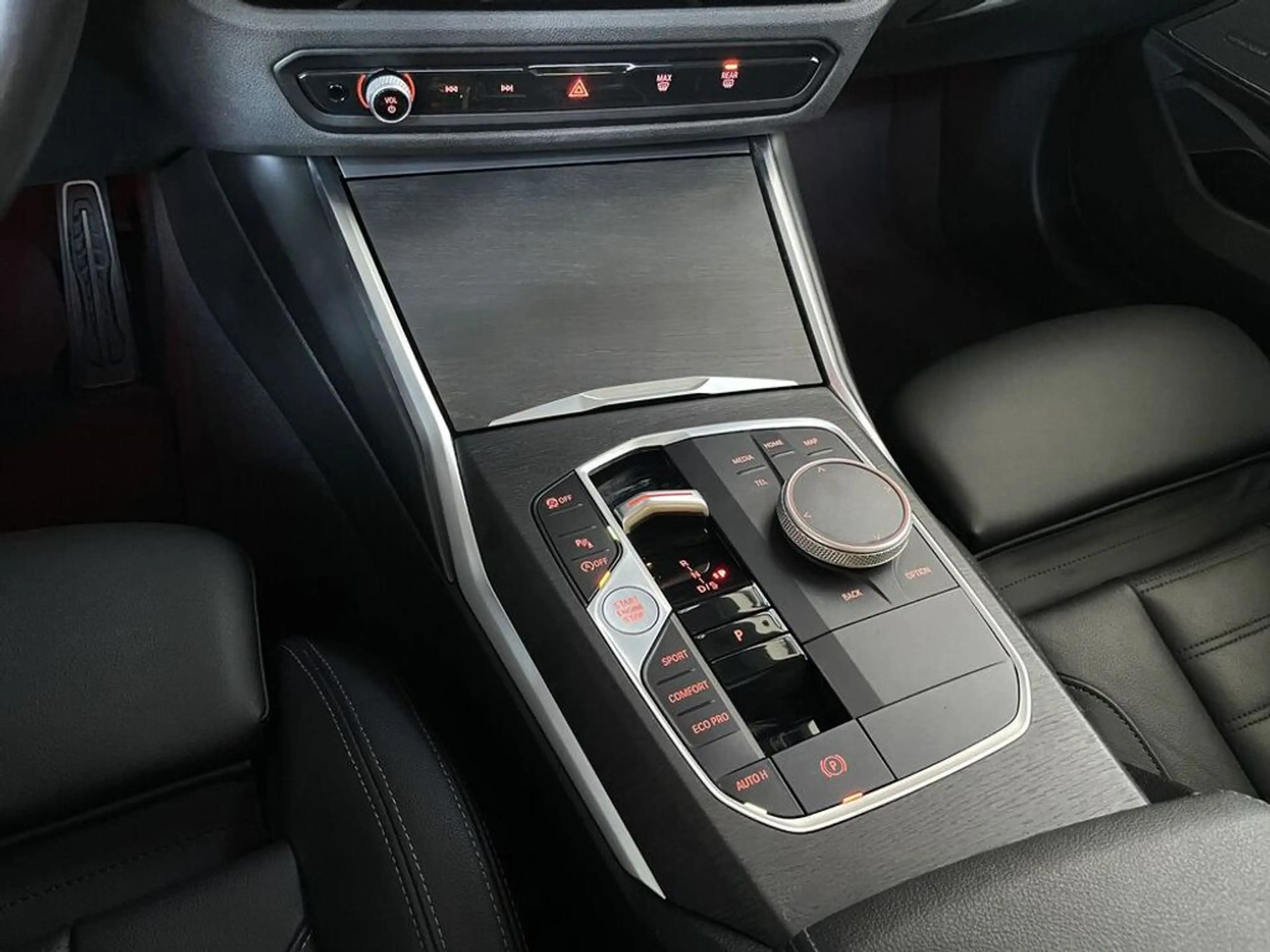 BMW 320 i M *LED*HuD*SchiebeD*H&K*LenkradH*MEMO*KeyGo* — photo 7