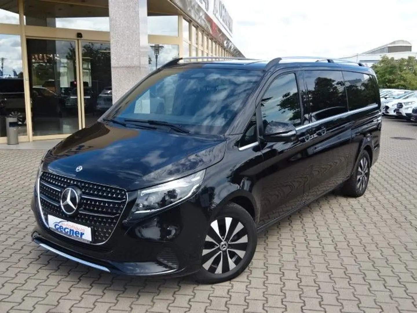 Mercedes-Benz V 300 d extralang 9G-TRONIC Avantgarde Standhzg Schwarz - 2