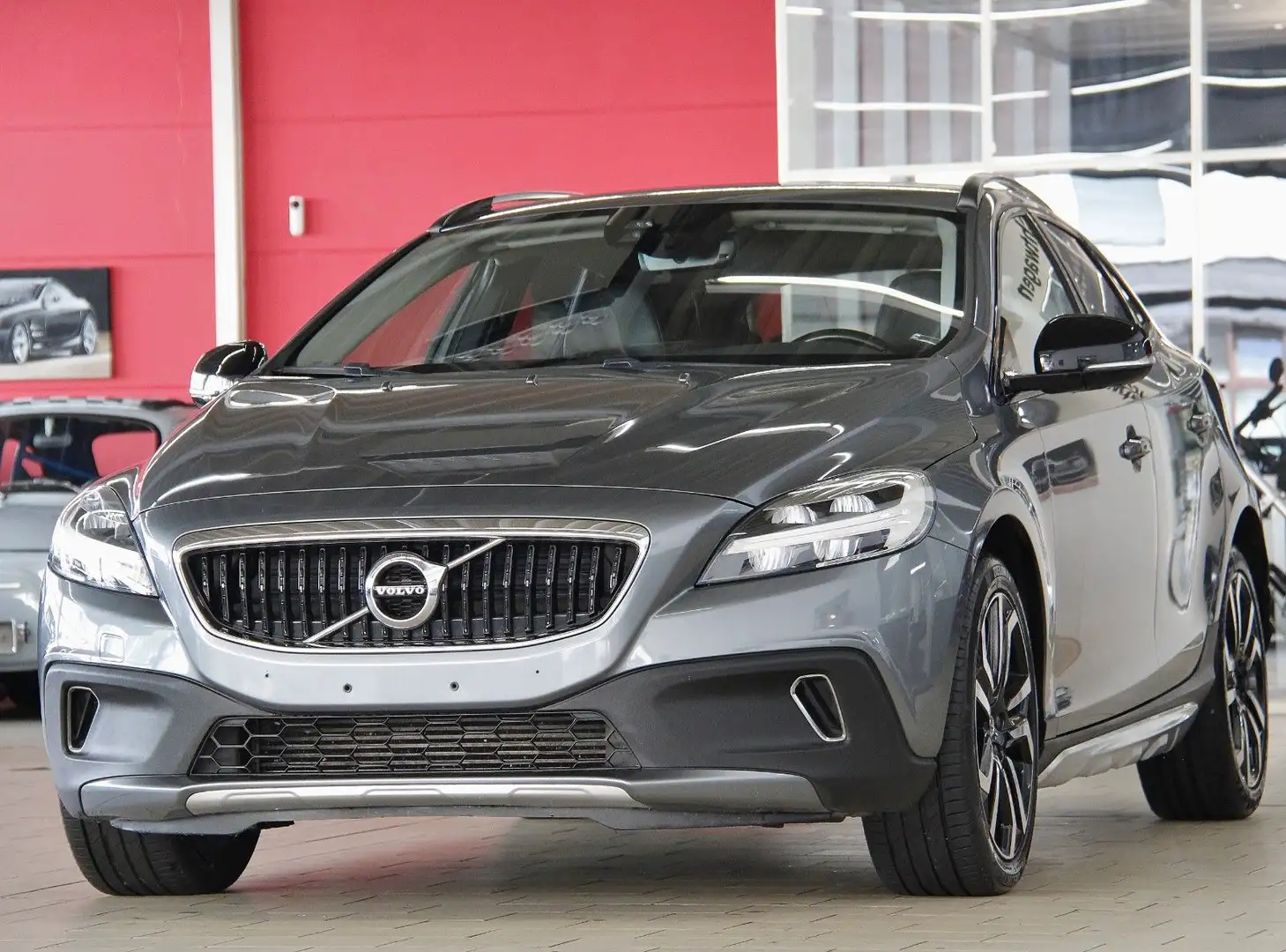 Volvo V40 Cross Country V40 D2 CROSS COUNTRY PRO *LED*NAVi*LEDER*18 Gris - 1