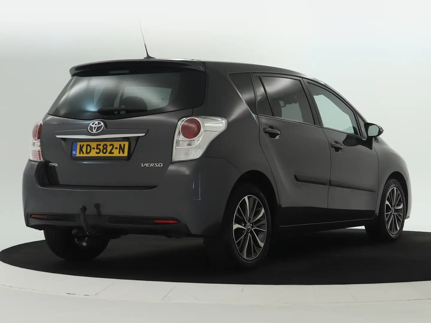 Toyota Verso 1.8 VVT-i Dynamic | Trekhaak | Navigatie Grijs - 2