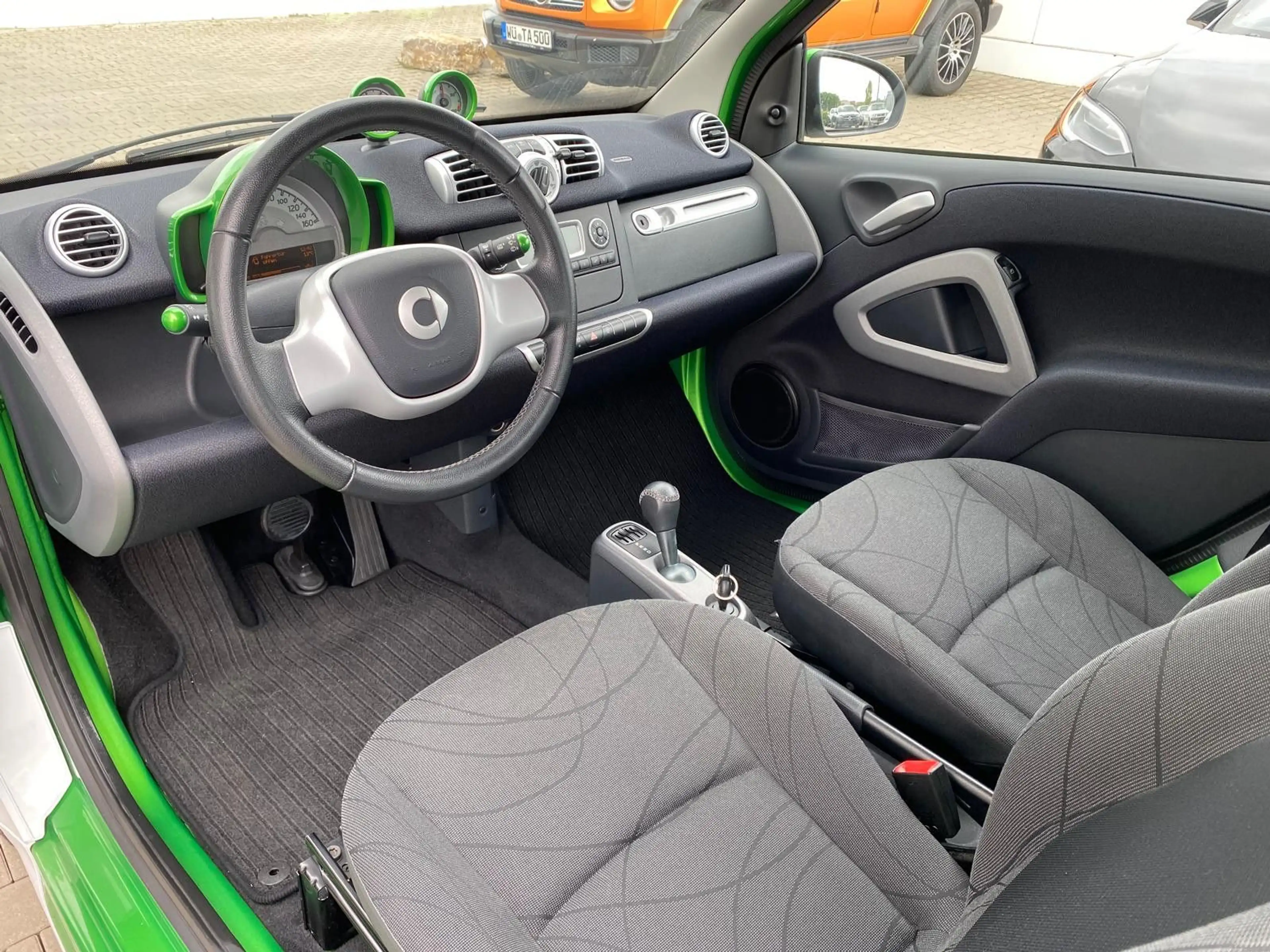 smart forTwo fortwo electric drive (451.390) — photo 2