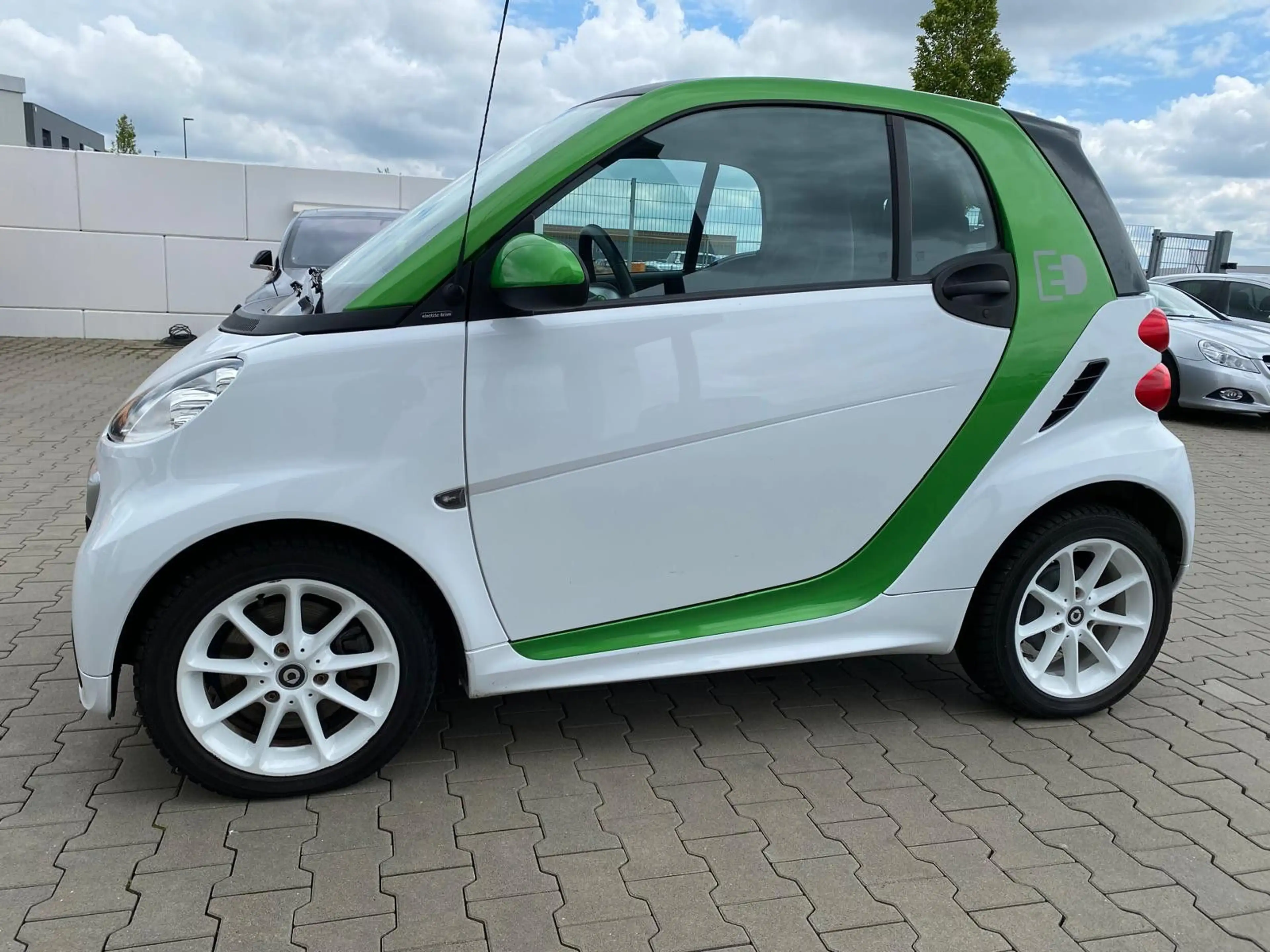 smart forTwo fortwo electric drive (451.390) — photo 4