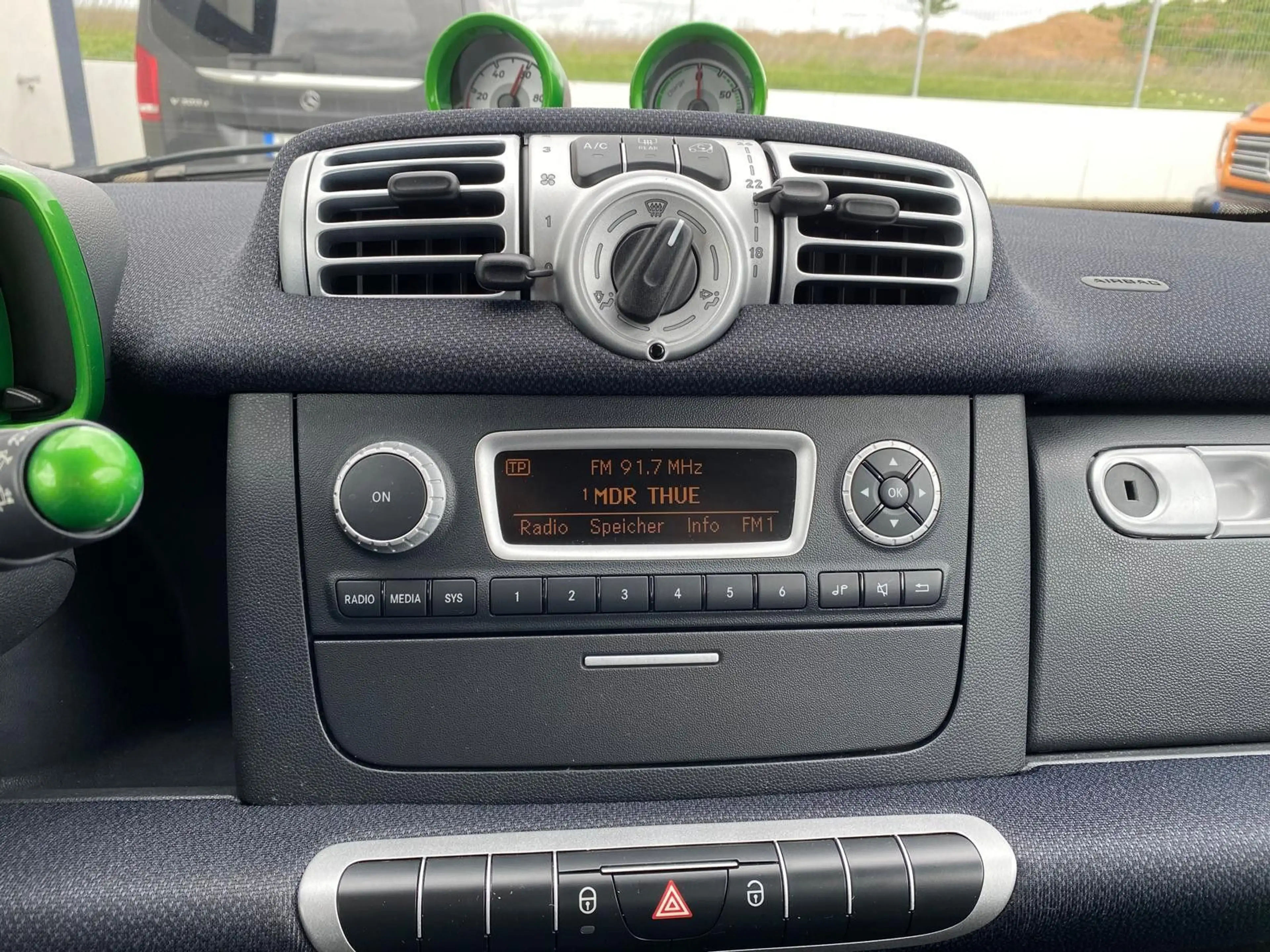 smart forTwo fortwo electric drive (451.390) — photo 12