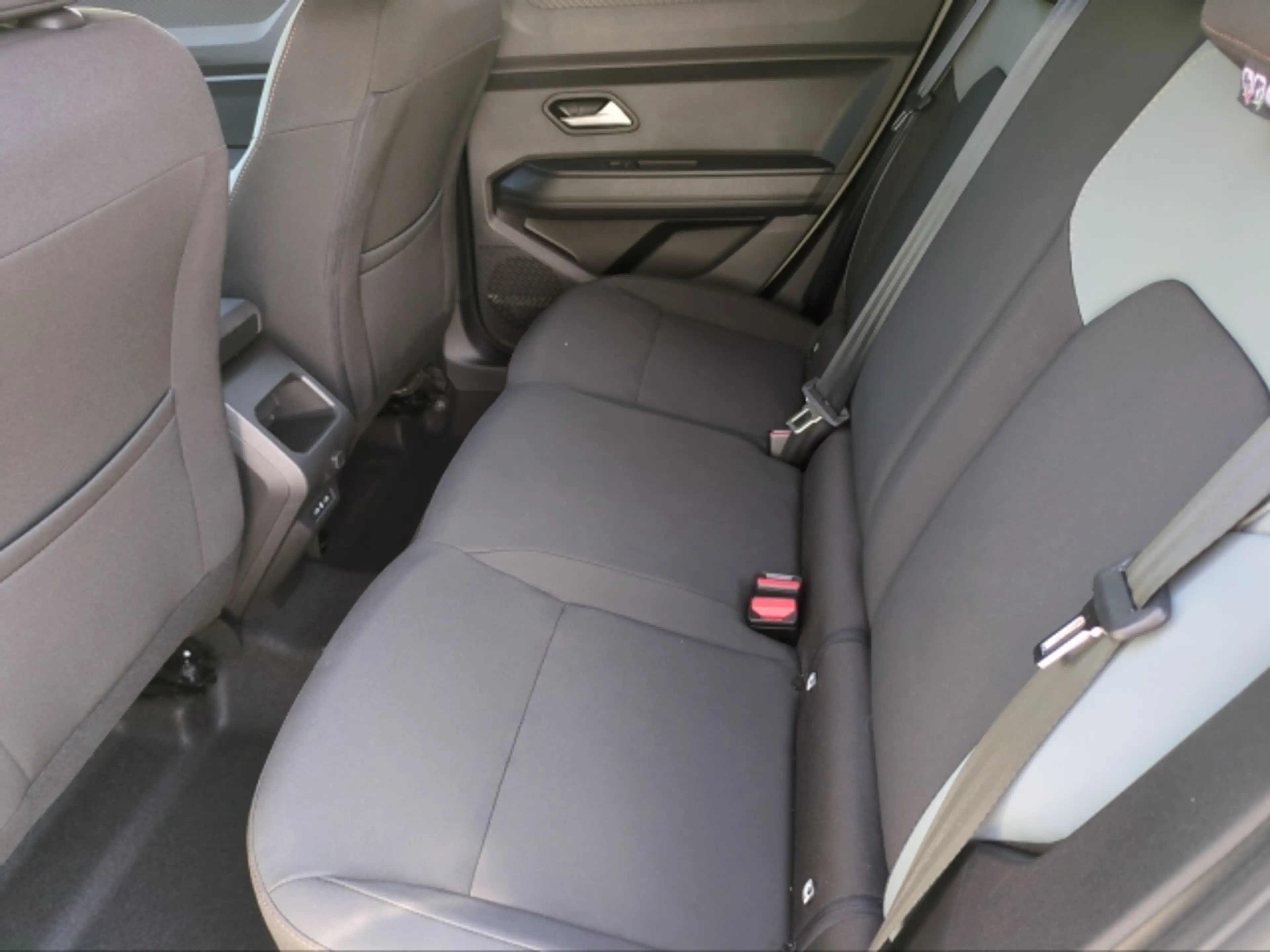 Dacia Duster Extreme Hybrid 155 — photo 11