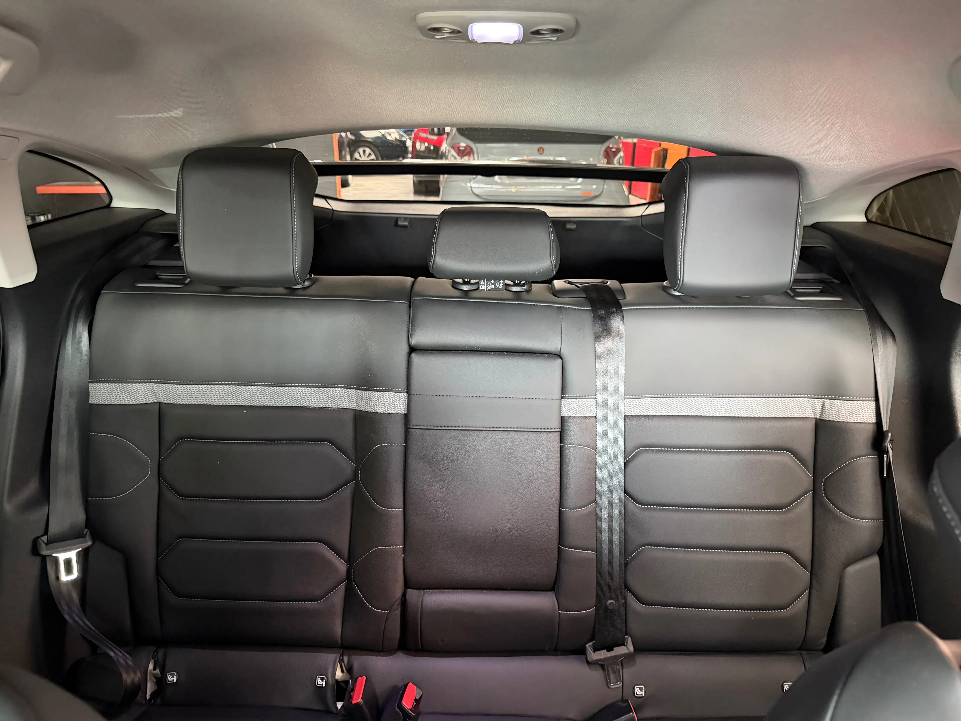 Citroen E-C4 Electric e-C4 50 kWh Standard Range Plus — photo 15