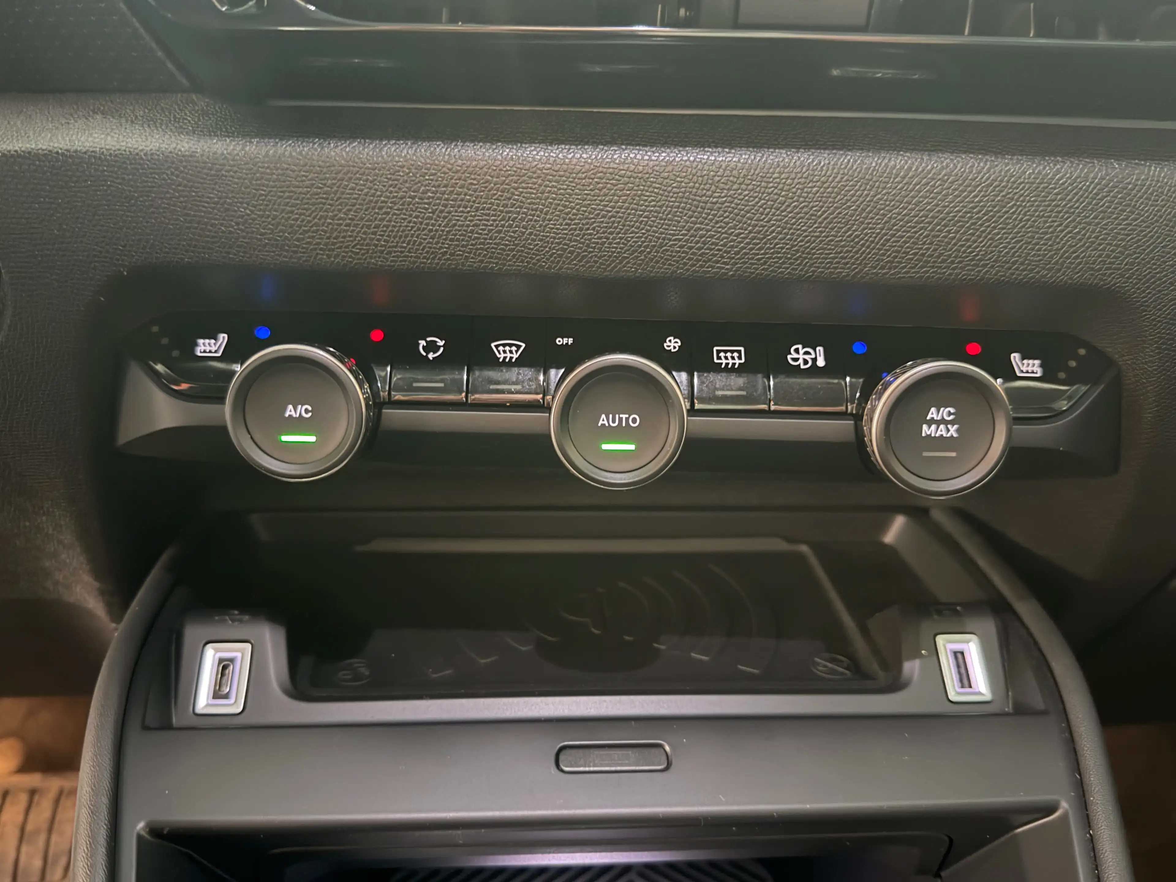 Citroen E-C4 Electric e-C4 50 kWh Standard Range Plus — photo 10