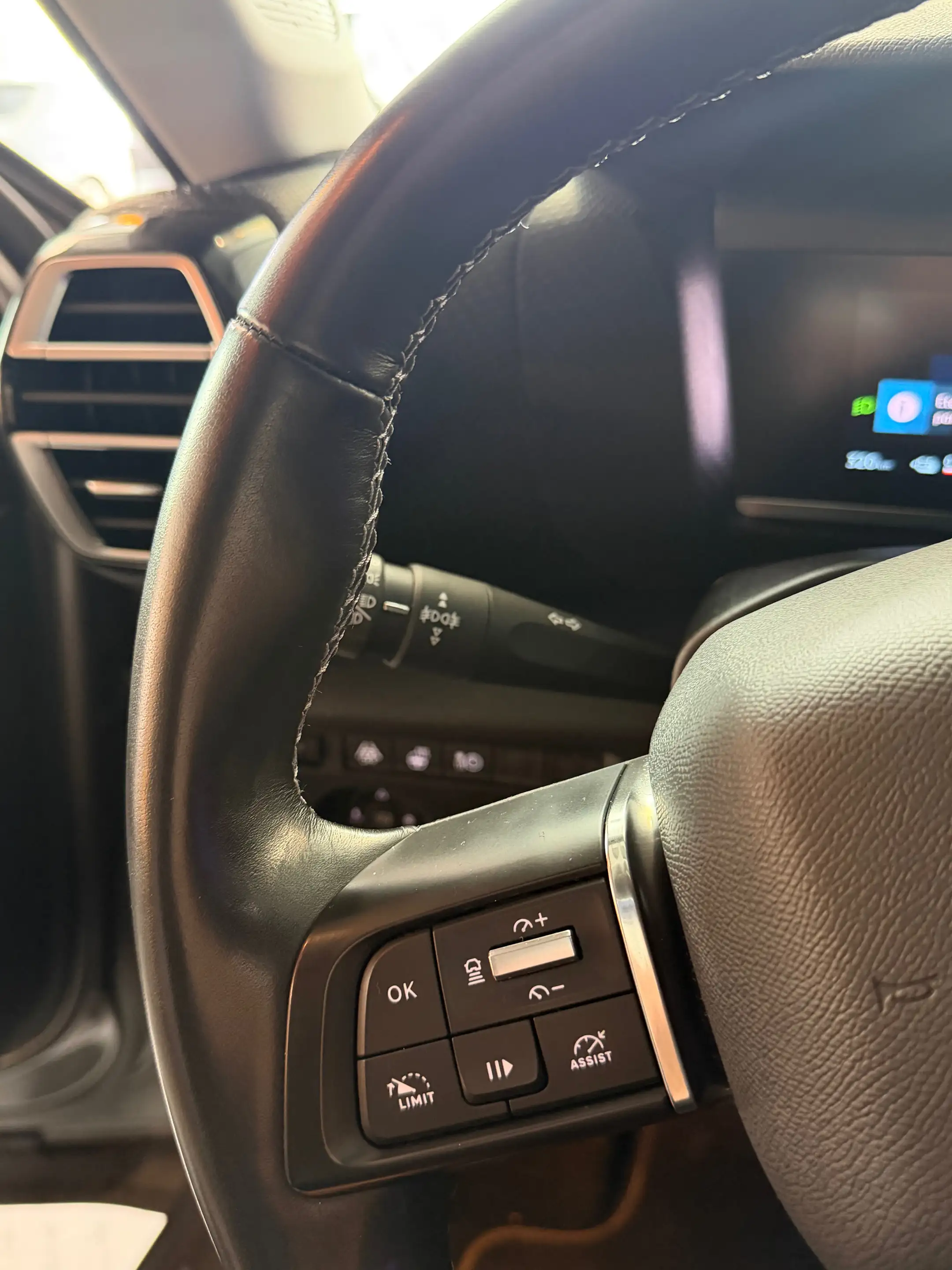 Citroen E-C4 Electric e-C4 50 kWh Standard Range Plus — photo 12