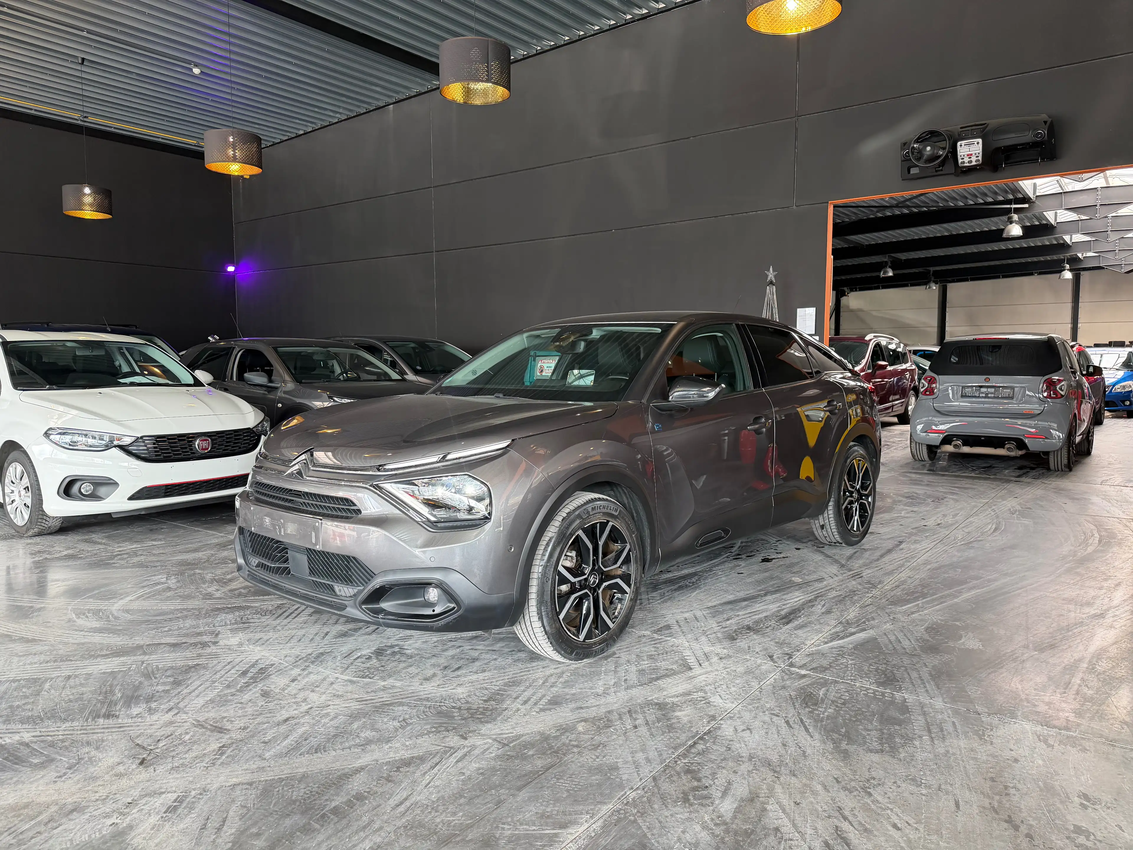 Citroen E-C4 Electric e-C4 50 kWh Standard Range Plus — photo 3