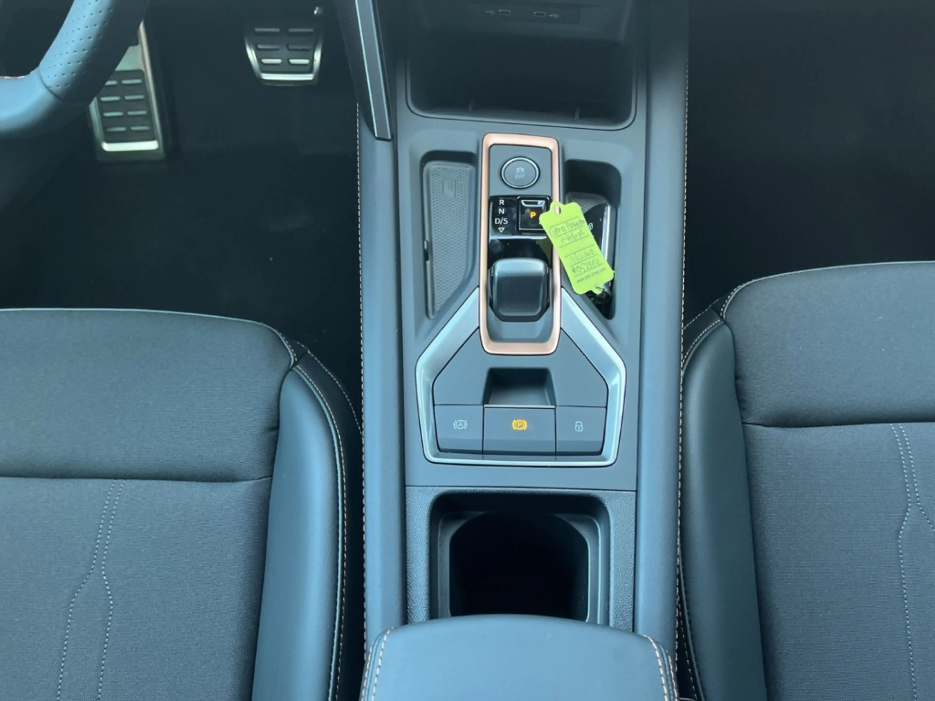 CUPRA Formentor 1.5 e-Hybrid / UPE: 55.540,- € / KLIMA SENNHEISER — photo 14