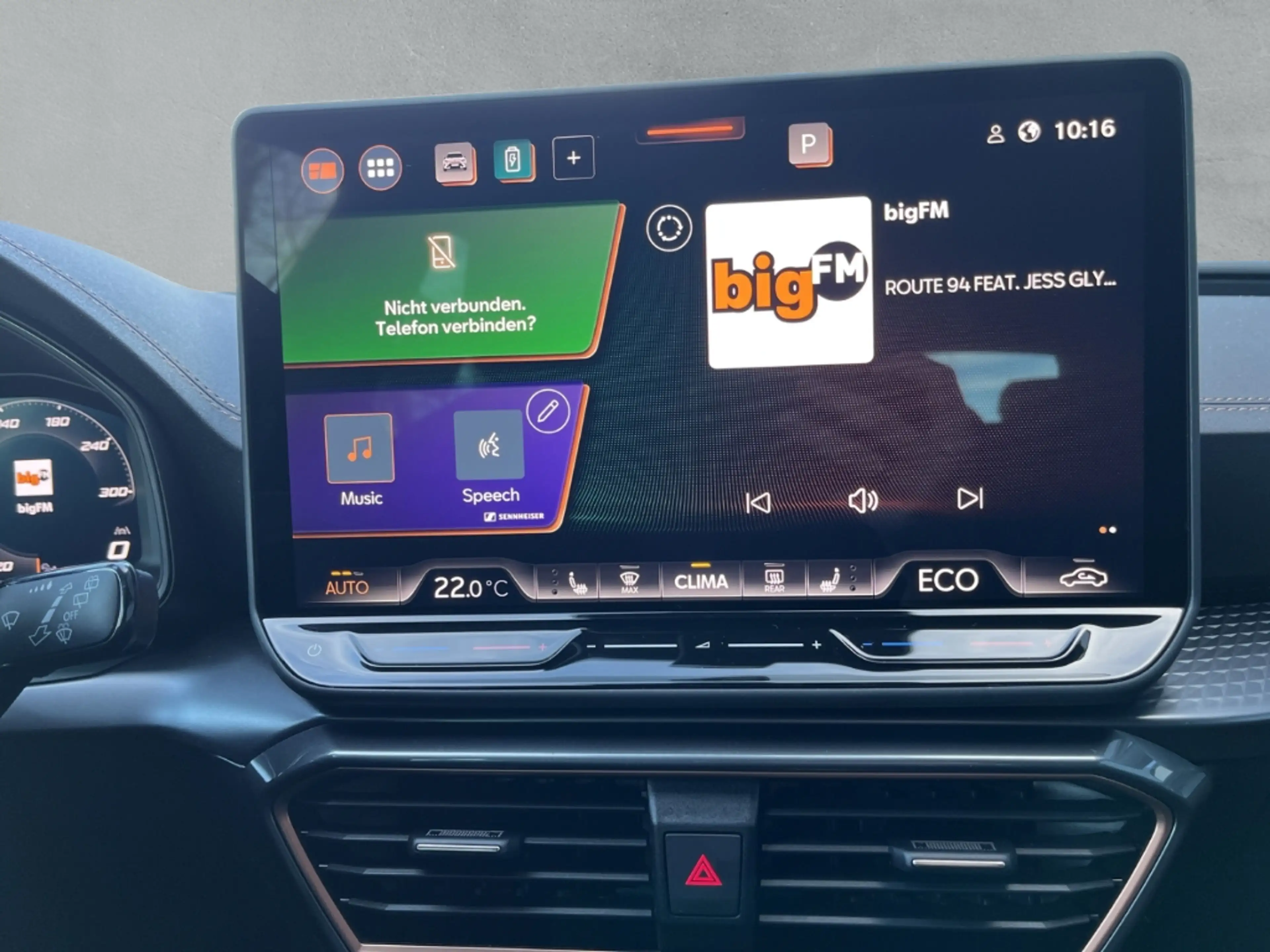 CUPRA Formentor 1.5 e-Hybrid / UPE: 55.540,- € / KLIMA SENNHEISER — photo 13
