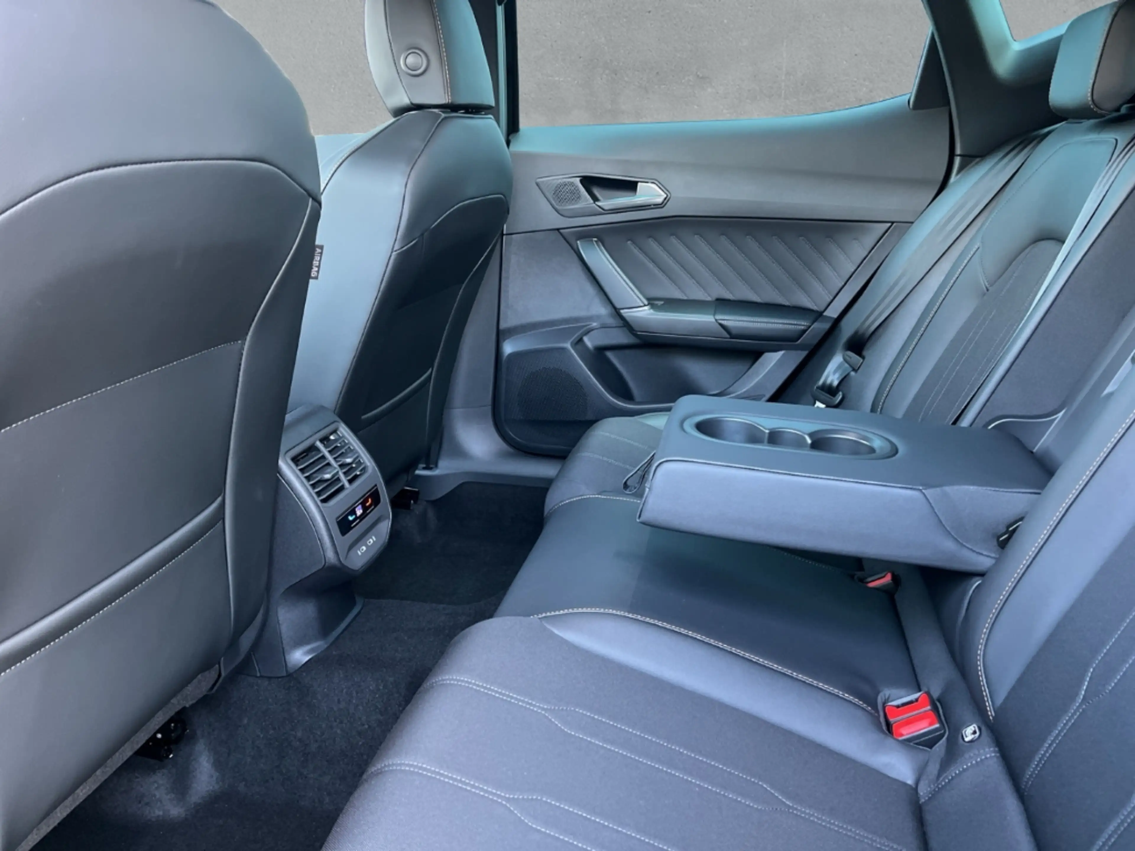 CUPRA Formentor 1.5 e-Hybrid / UPE: 55.540,- € / KLIMA SENNHEISER — photo 10