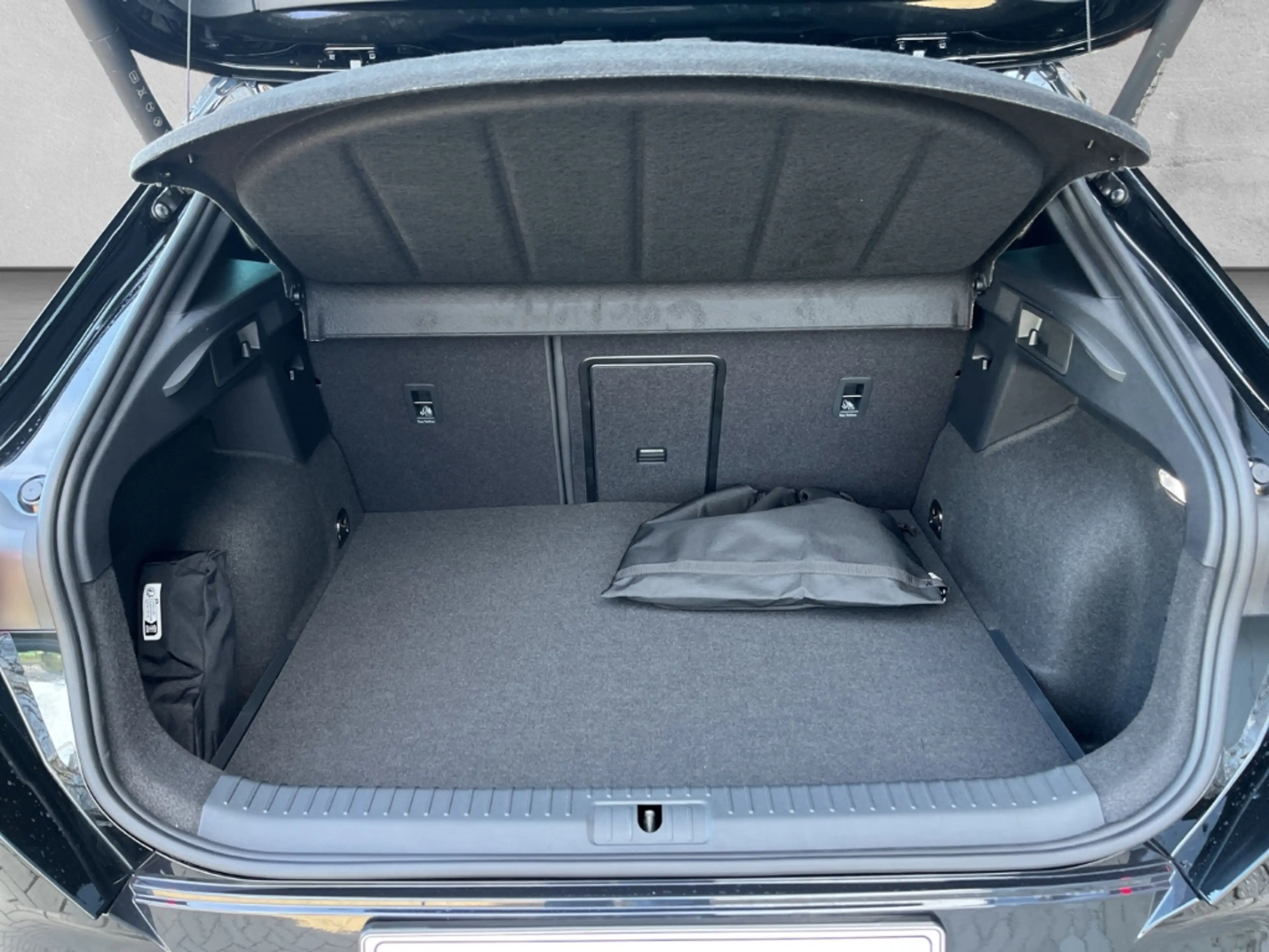 CUPRA Formentor 1.5 e-Hybrid / UPE: 55.540,- € / KLIMA SENNHEISER — photo 7