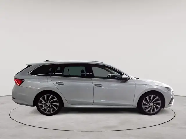 Skoda Octavia view 3