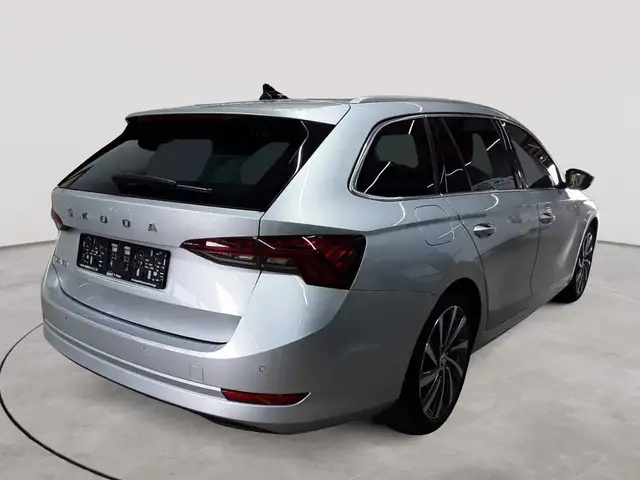 Skoda Octavia view 4