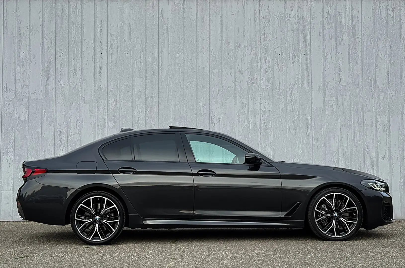 BMW 530 d xDrive M-Sport, Glasdach, Head Up, Laser Grau - 2