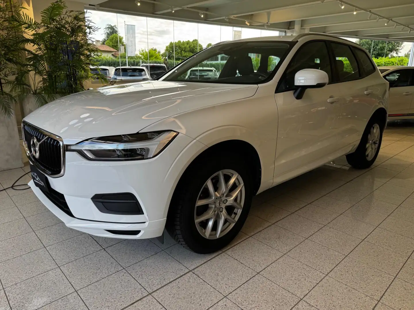 Volvo XC60 D4 AWD Geartronic Business Bianco - 1