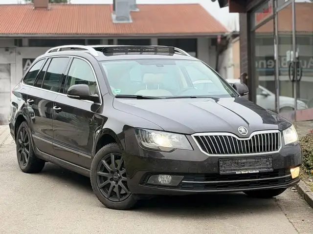 Skoda Superb Combi Elegance Xenon AHK DAB