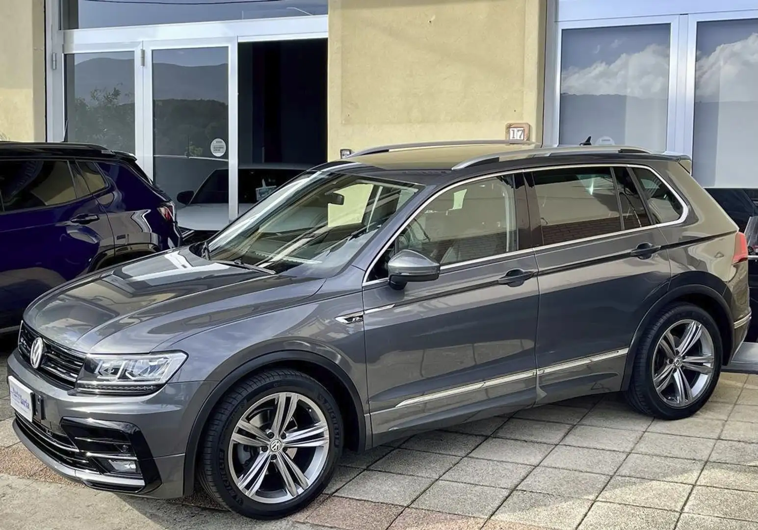 Volkswagen Tiguan Tiguan 1.6 tdi R Line Sport 115cv Grijs - 2