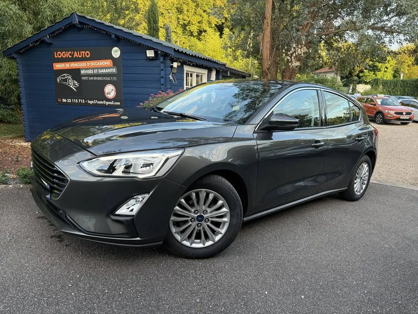 Ford Focus 1.0 EcoBoost 125ch Titanium 97g Grijs - 2