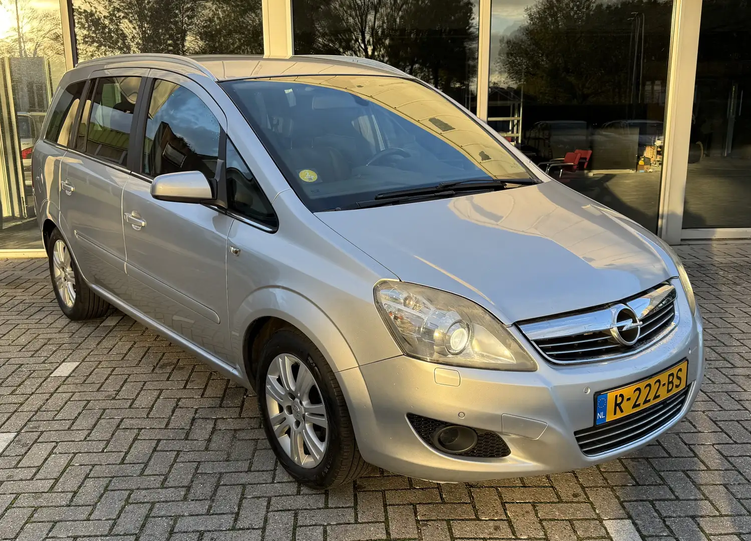 Opel Zafira 2.2 Edition- 7 persoons- Trekhaak- Airco- nw. APK Gris - 2