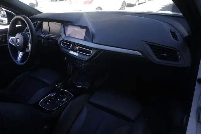 BMW 1 Series view 11