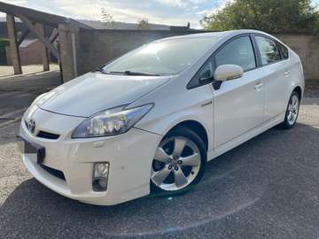 Prius 136h Lounge 17"