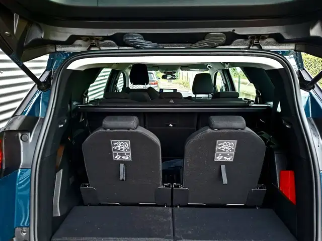 Peugeot 5008 view 4