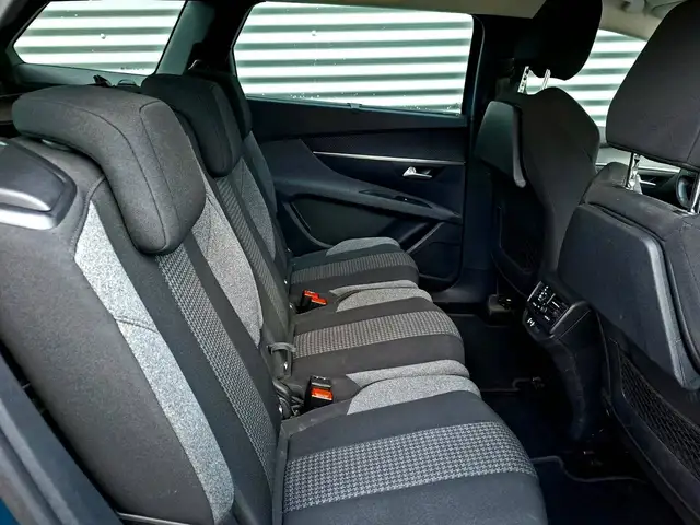 Peugeot 5008 view 12