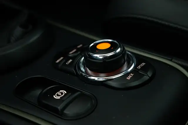 Mini Cooper Se view 18